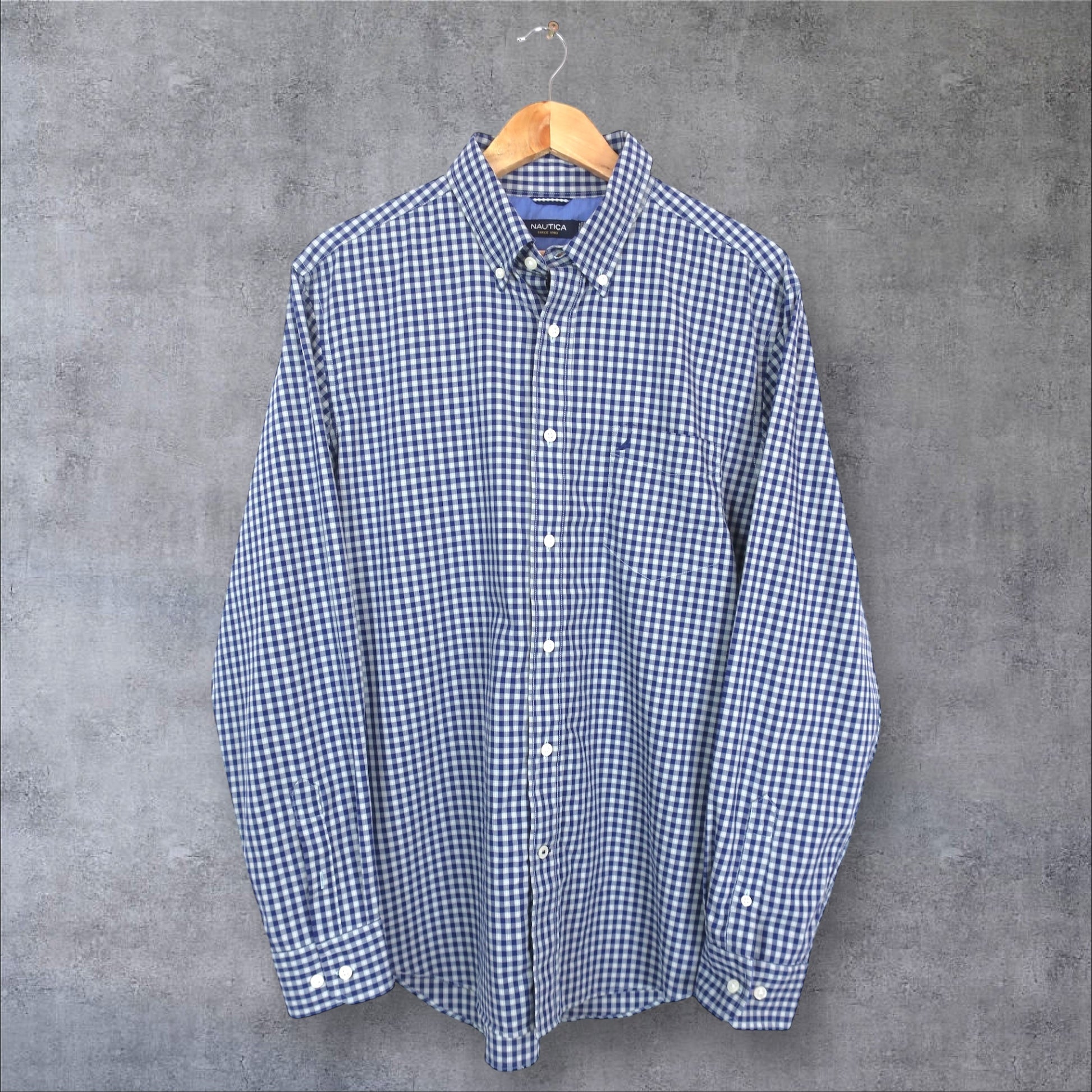 VINTAGE LONG-SLEEVE NAUTICA BUTTON-UP SHIRT - L