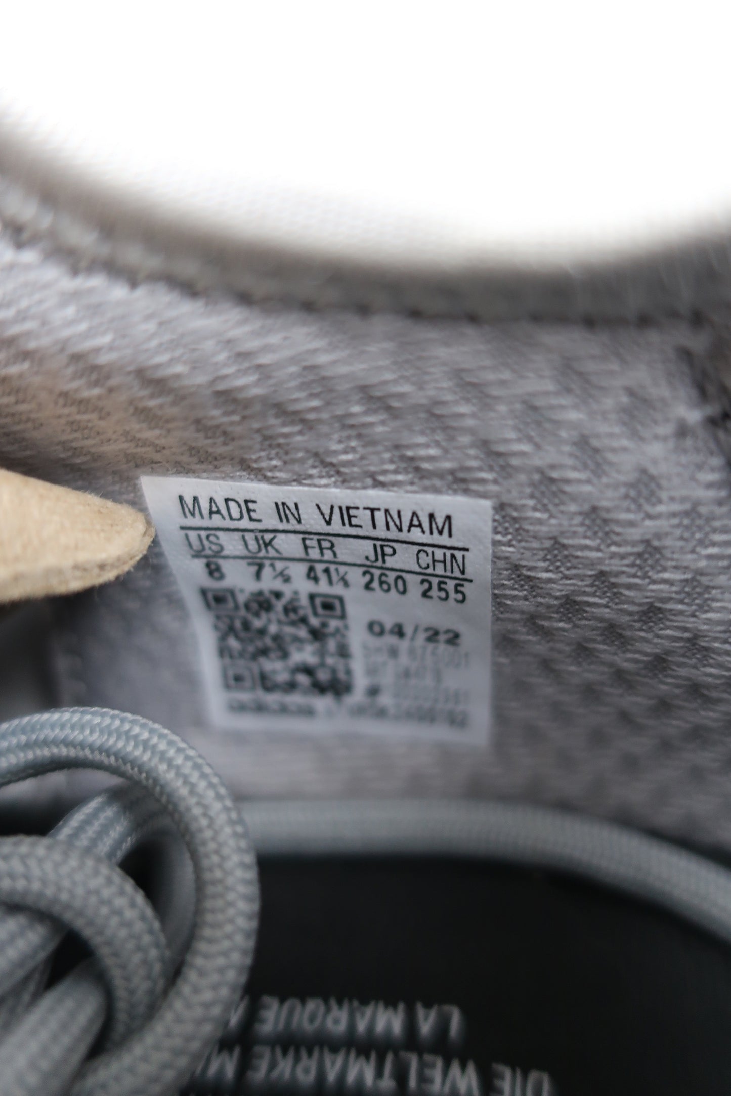 BRAND NEW GREY BLACK ADIDAS NMD R1 V2 - SIZE 8