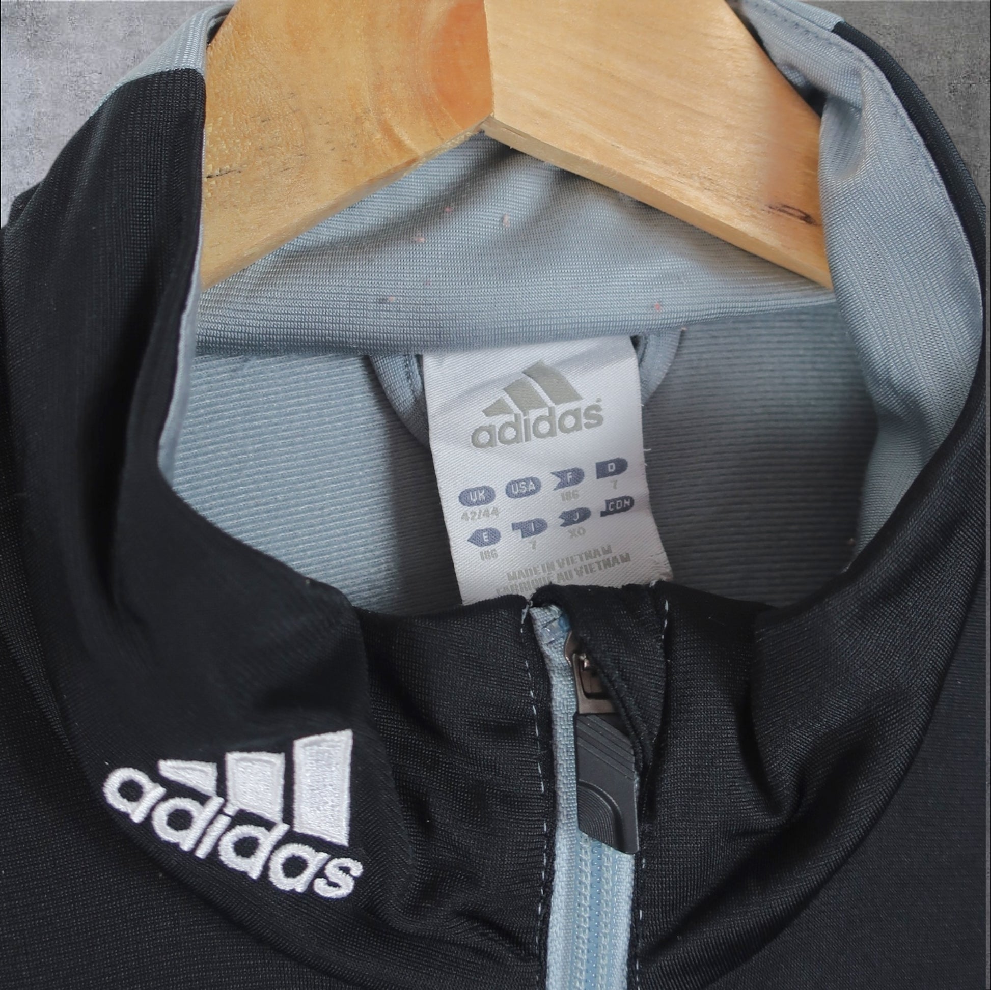 VINTAGE ADIDAS JACKET - L