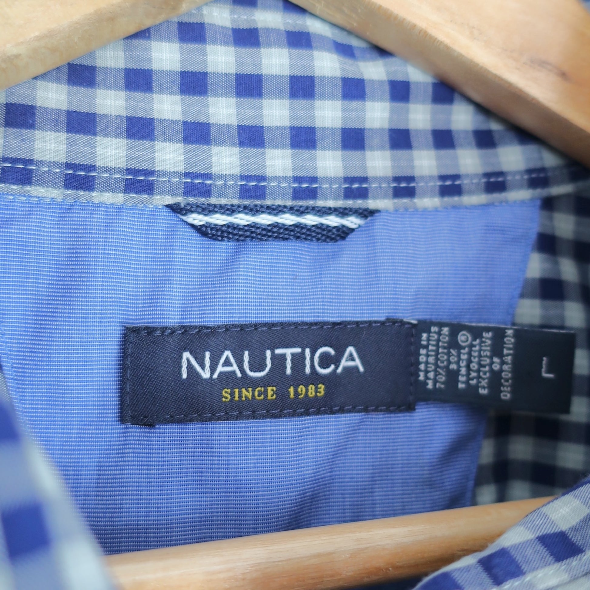 VINTAGE LONG-SLEEVE NAUTICA BUTTON-UP SHIRT - L