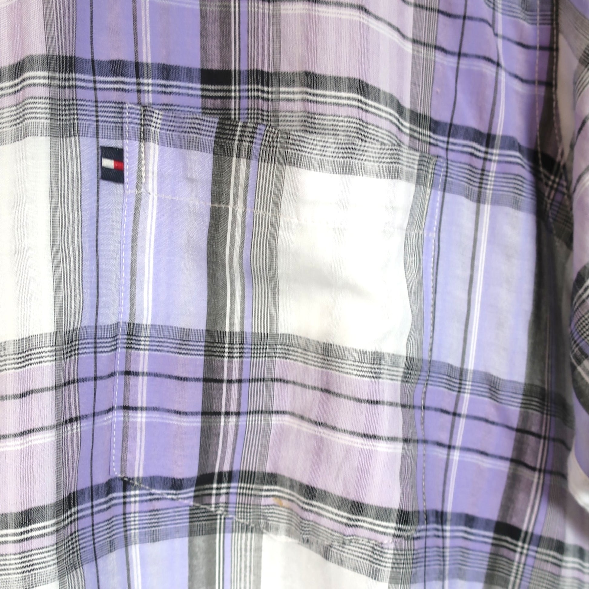 VINTAGE TOMMY HILFIGER BUTTON-UP SHIRT - L