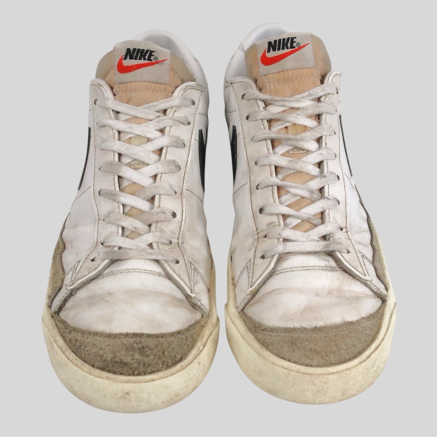 WHITE NIKE BLAZERS - SIZE 10
