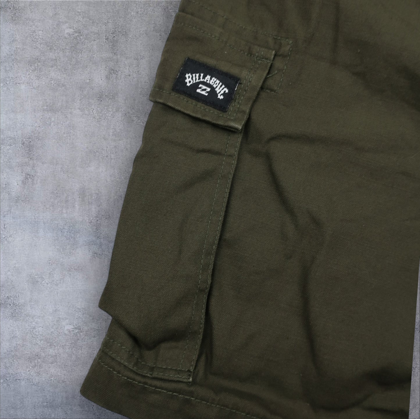 BILLABONG CARGO SHORTS - 32”