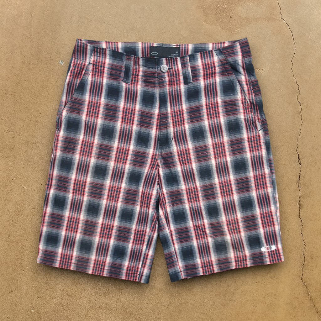 VINTAGE OAKLEY SHORTS - 32"