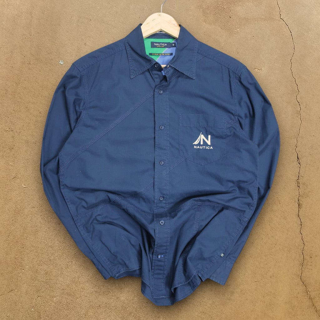 VINTAGE LONG-SLEEVE NAUTICA BUTTON-UP SHIRT - S
