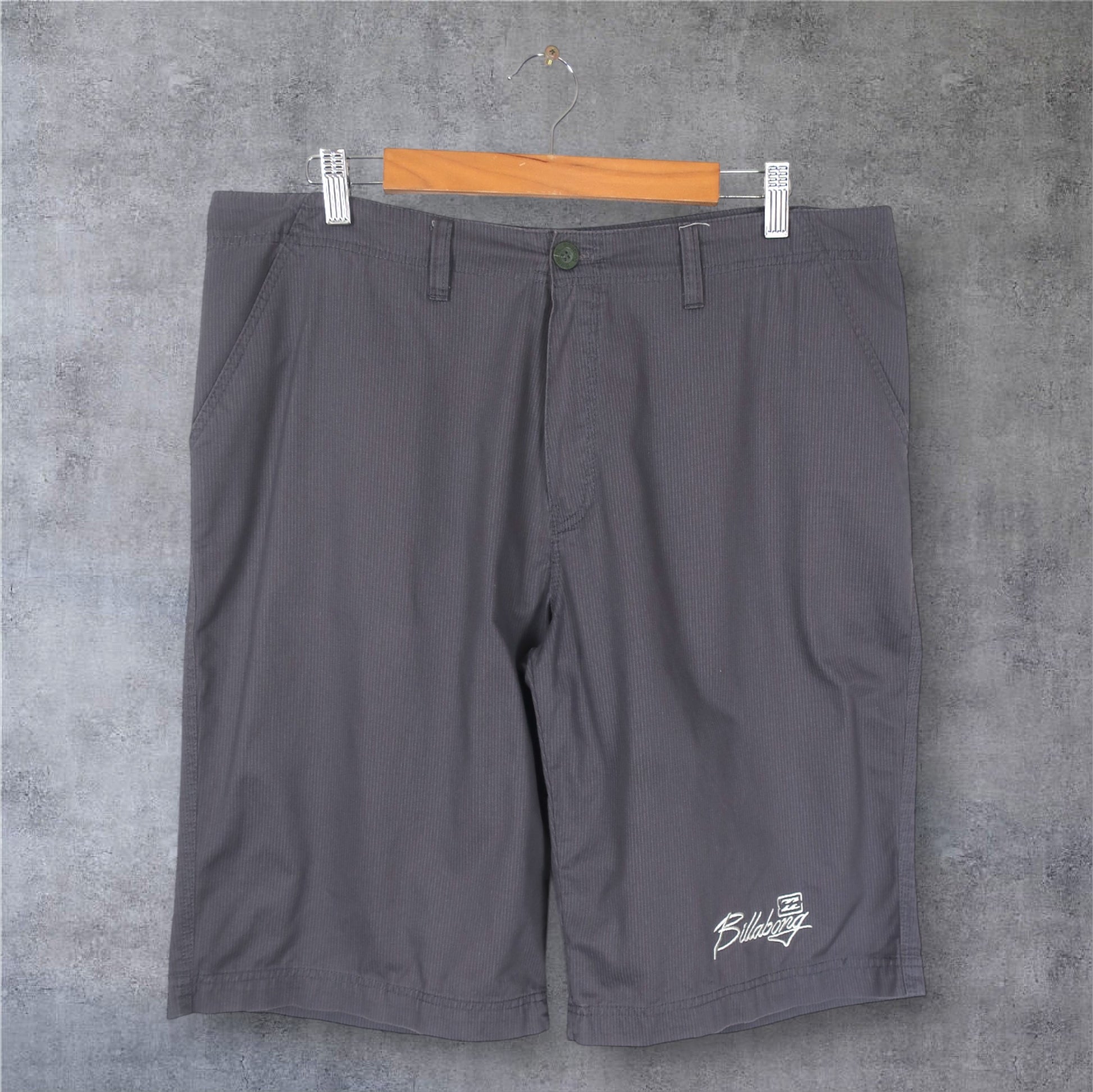 VINTAGE BILLABONG SHORTS - 38"