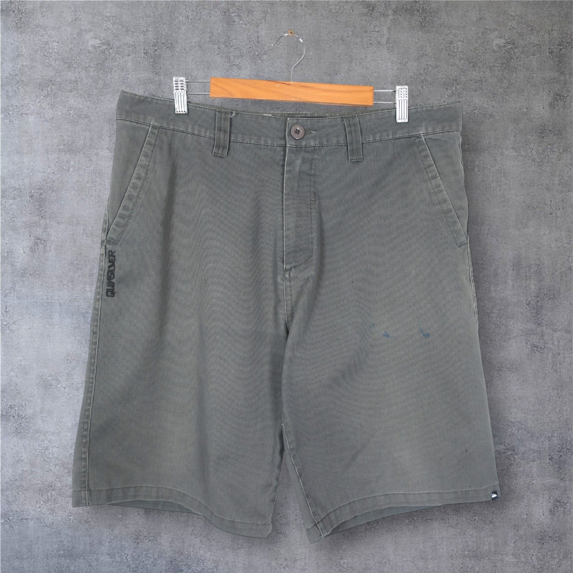 VINTAGE QUIKSILVER SHORTS - 36"