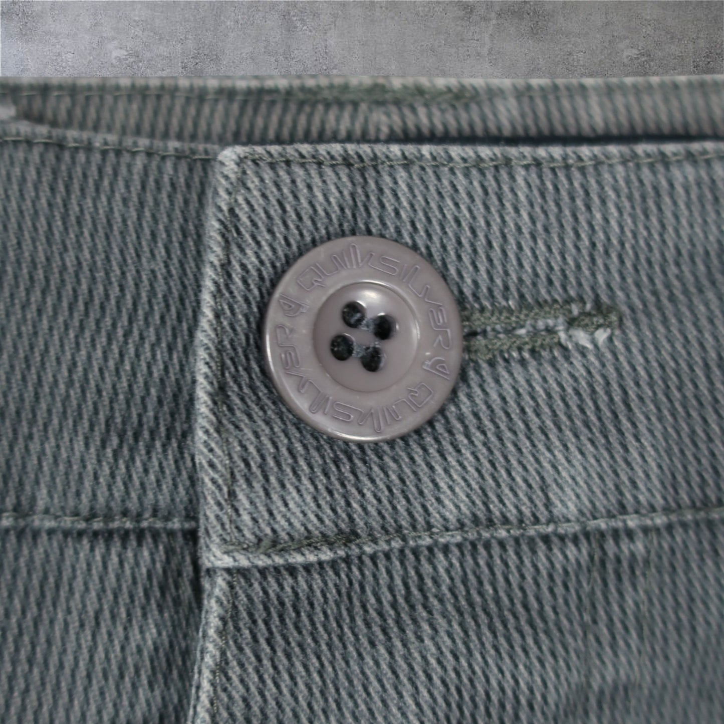 VINTAGE QUIKSILVER SHORTS - 36"