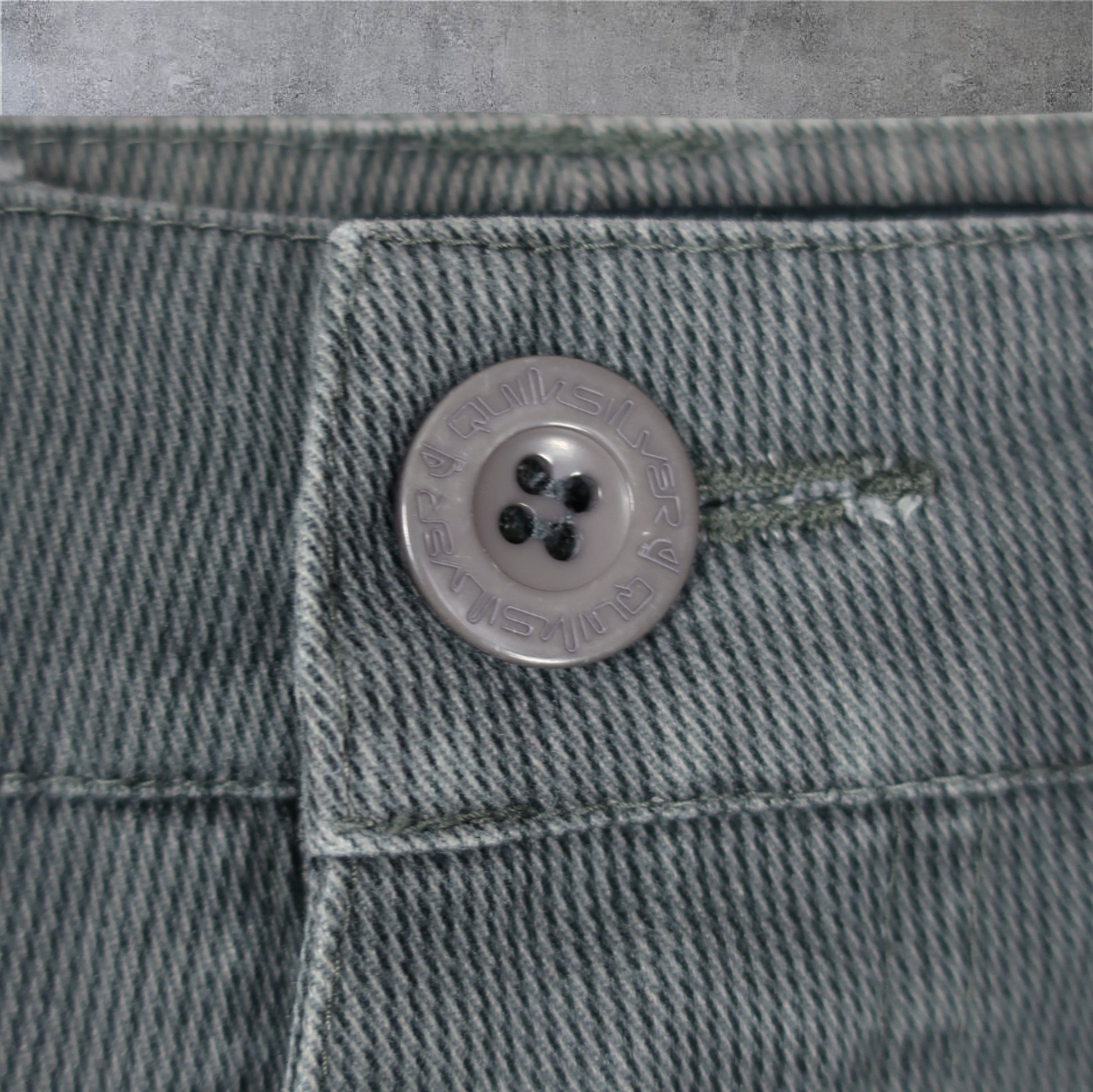 VINTAGE QUIKSILVER SHORTS - 36"