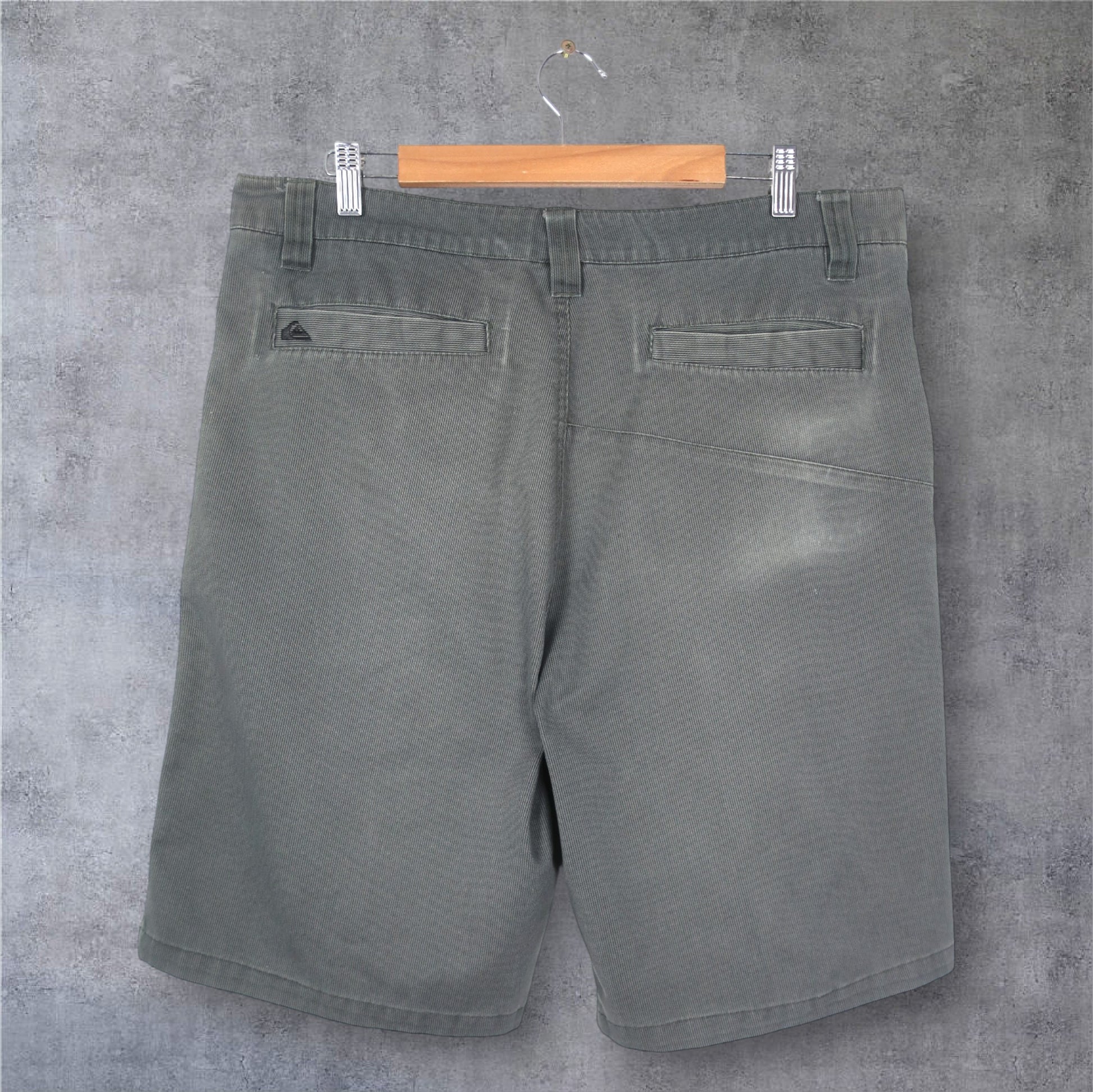 VINTAGE QUIKSILVER SHORTS - 36"
