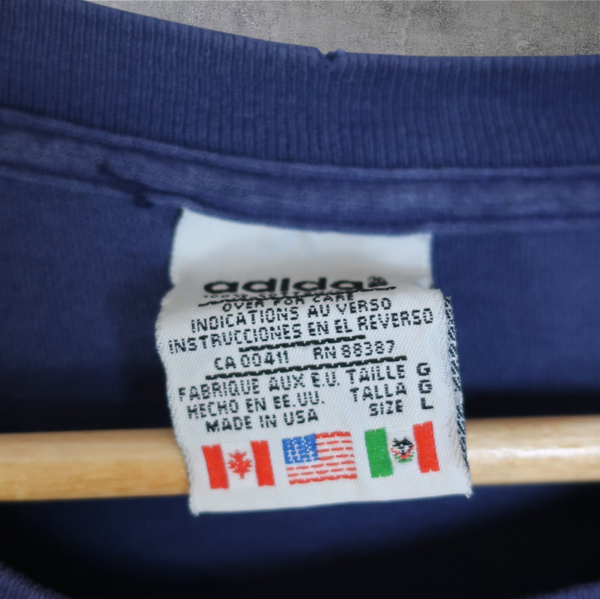 VINTAGE ADIDAS T-SHIRT - L/XL