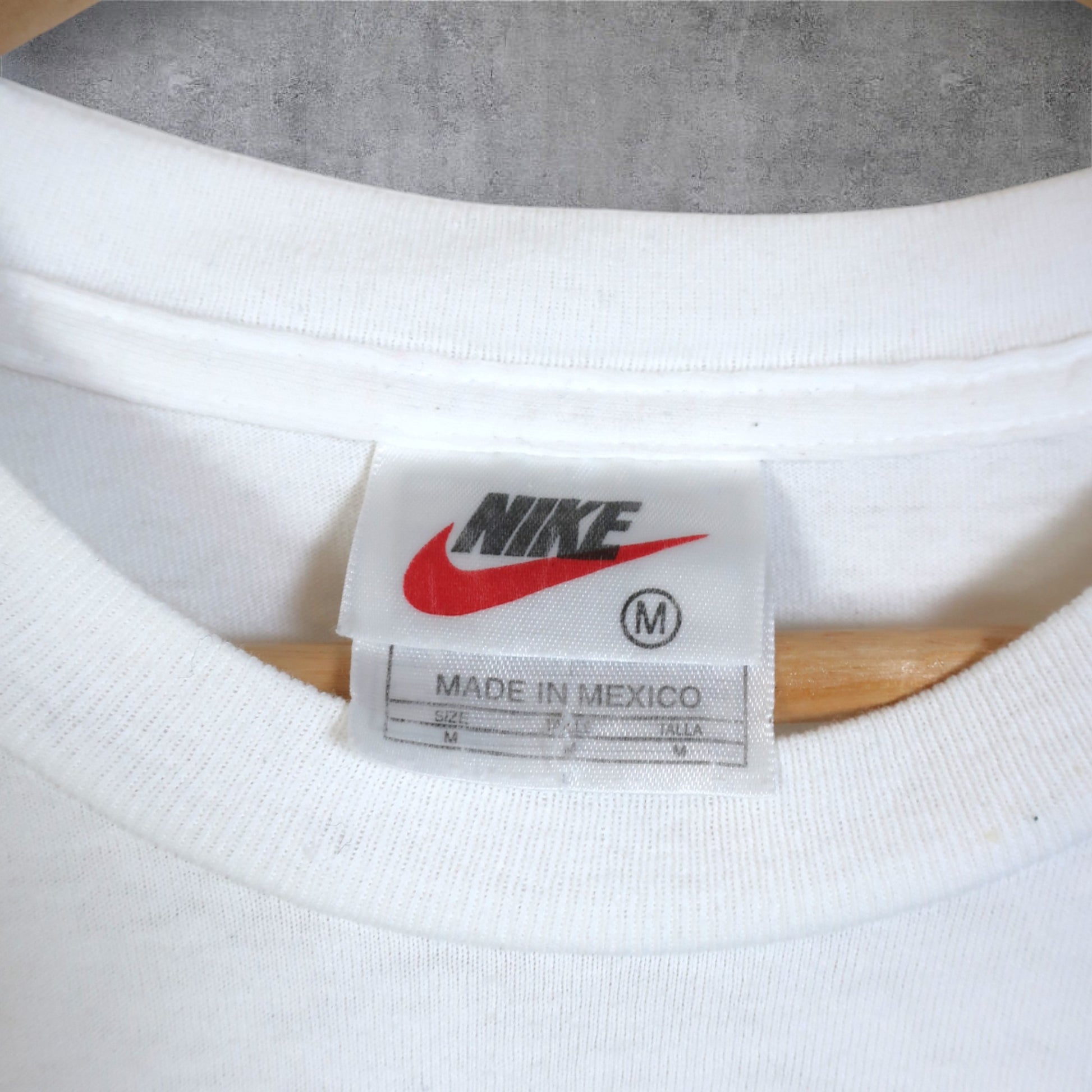 VINTAGE NIKE T-SHIRT - M