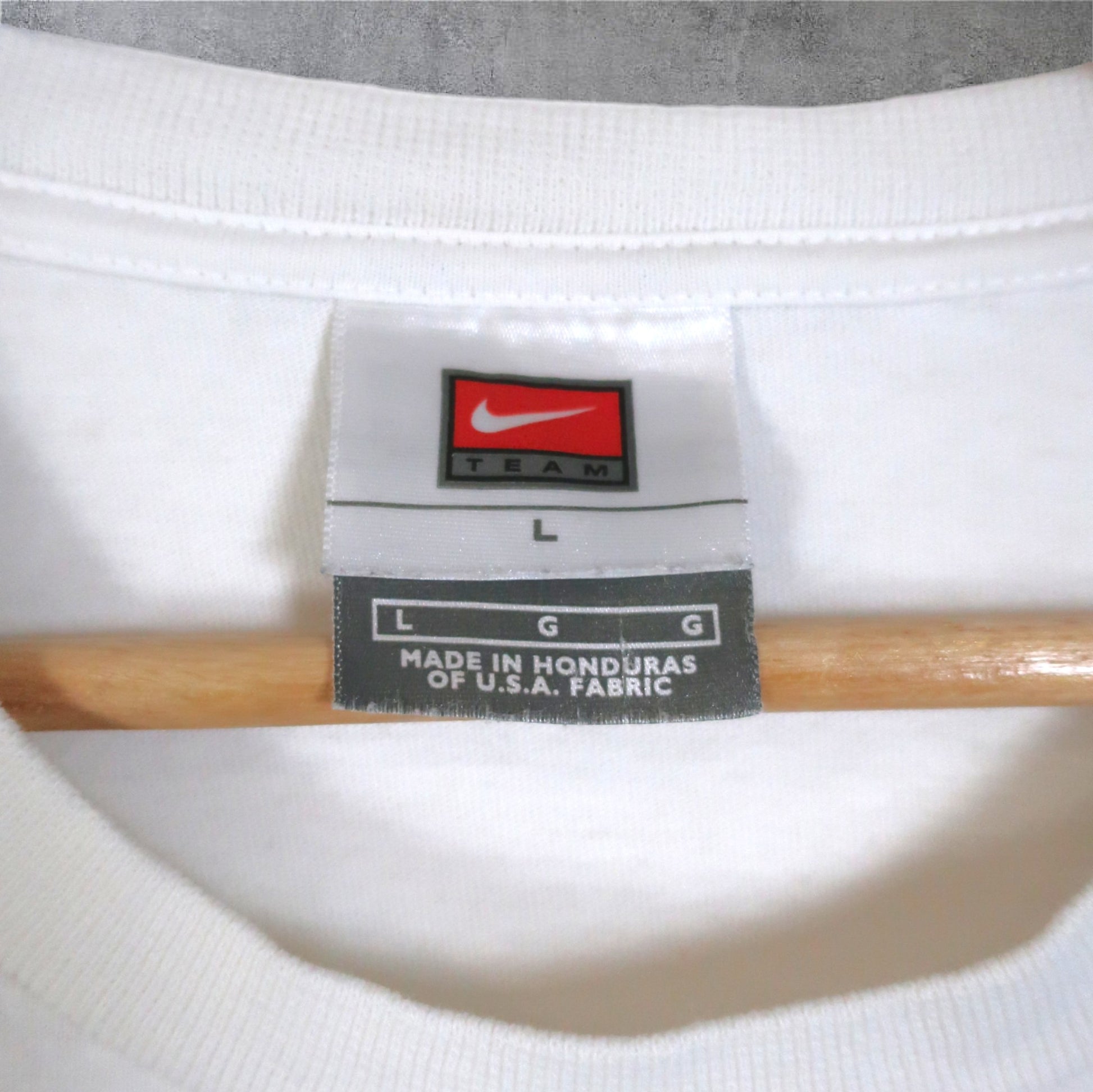 VINTAGE NIKE TEAM T-SHIRT - L