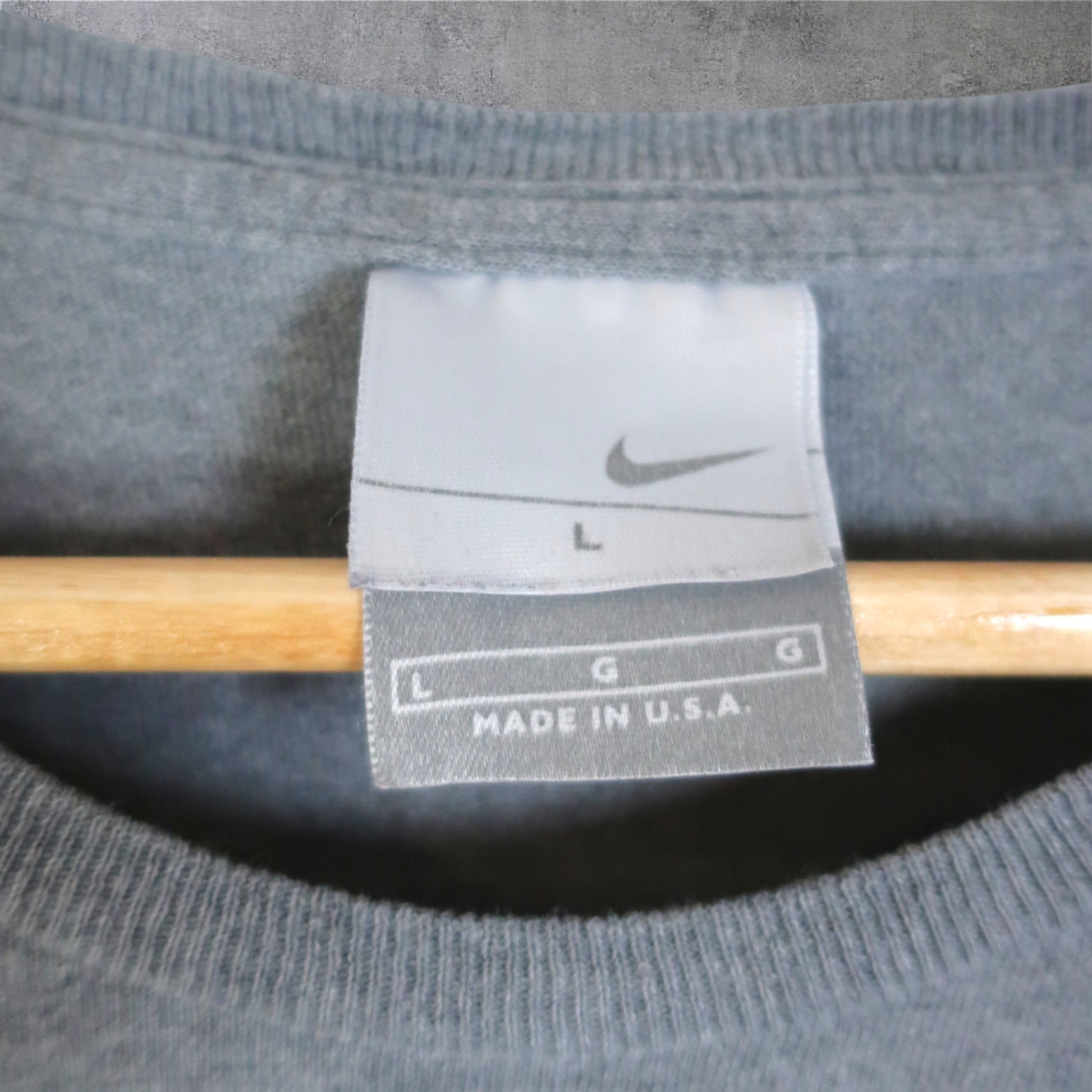 VINTAGE NIKE T-SHIRT - S