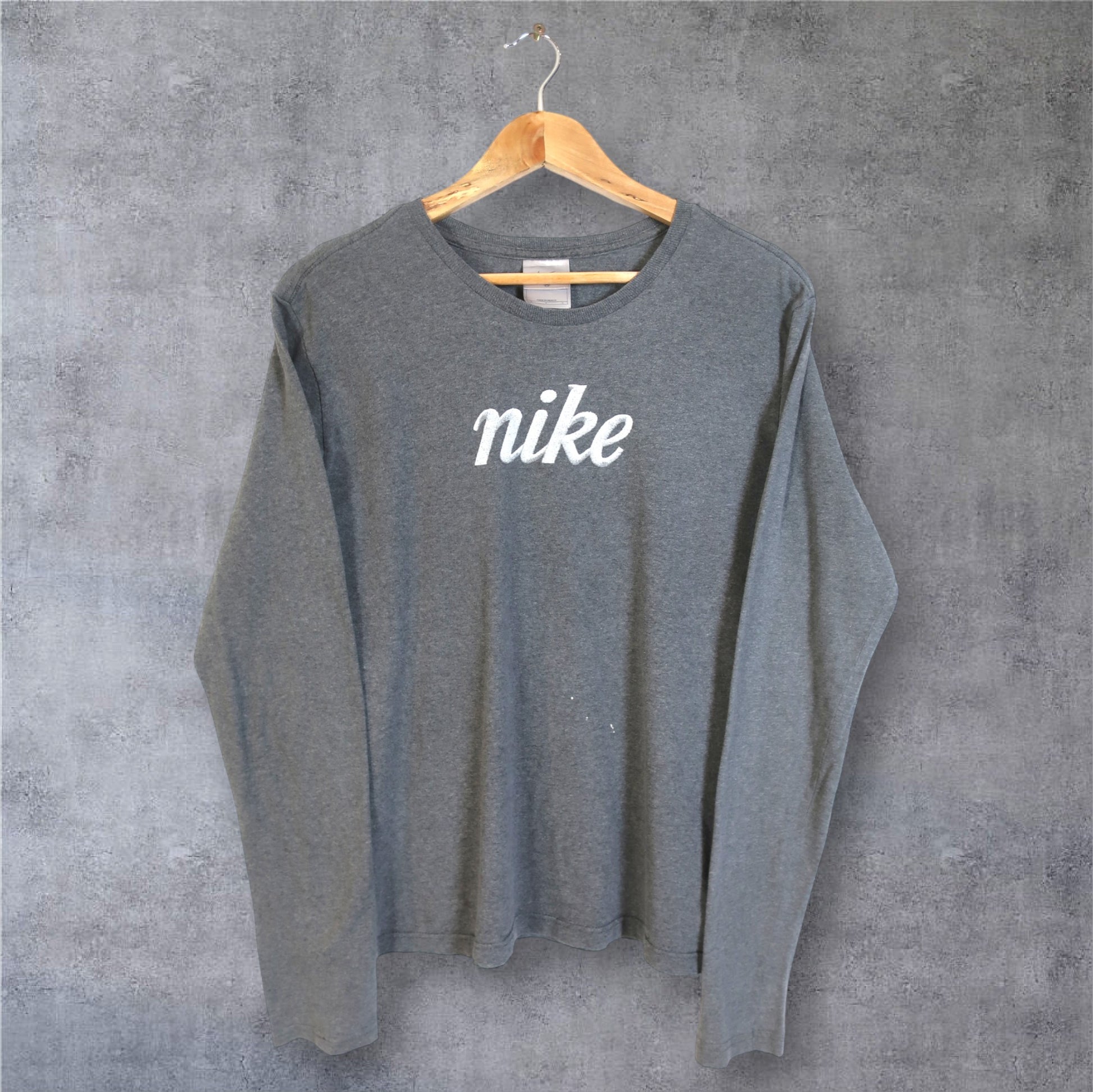 VINTAGE LONG-SLEEVE NIKE T-SHIRT - S/M
