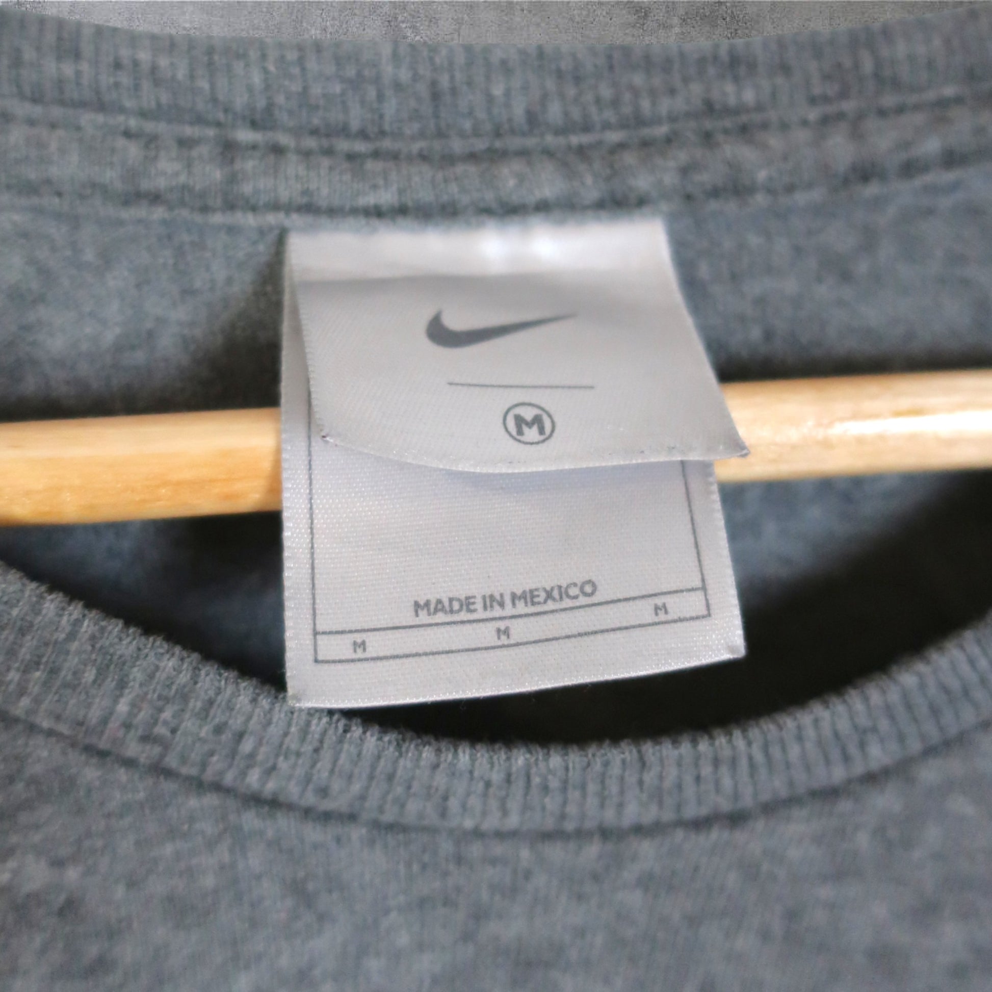VINTAGE LONG-SLEEVE NIKE T-SHIRT - S/M