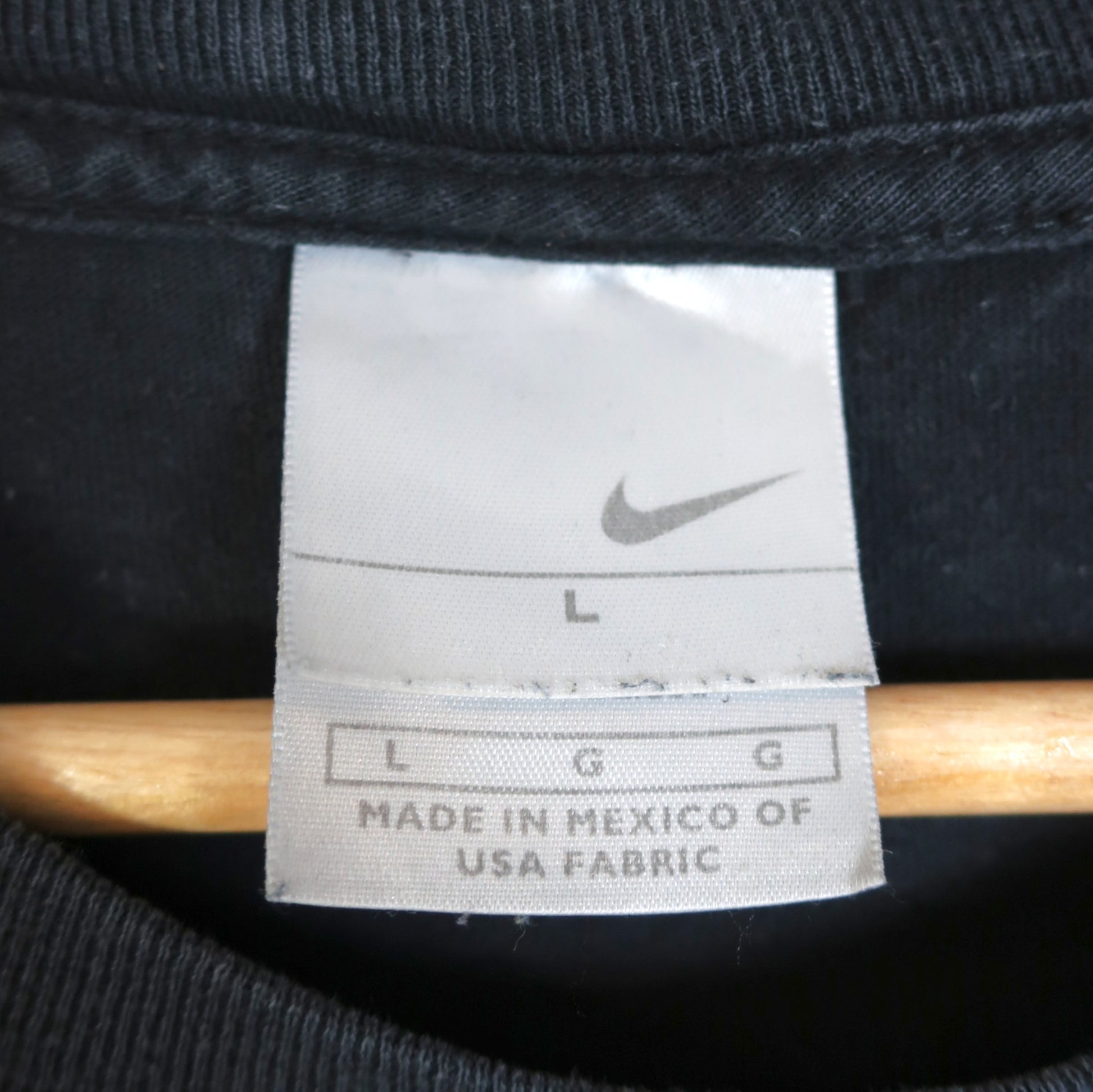 VINTAGE NIKE T-SHIRT - L