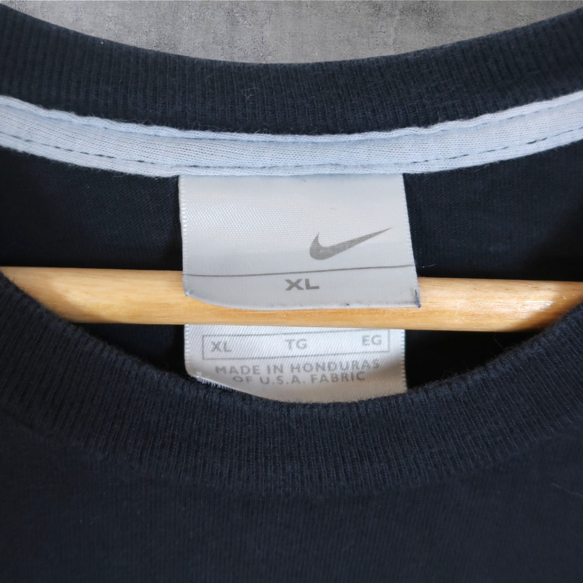 VINTAGE NIKE T-SHIRT - L/XL