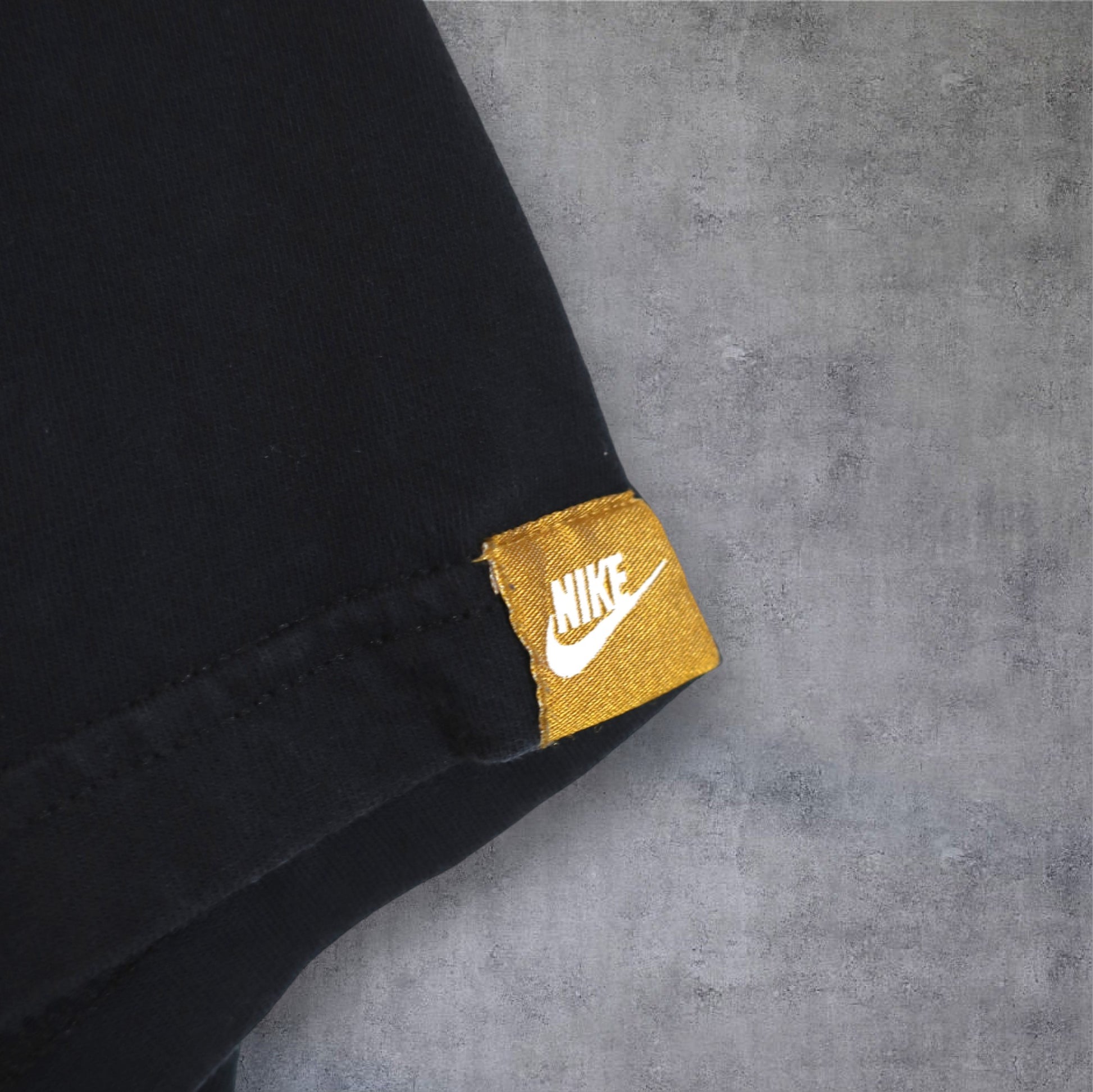 VINTAGE NIKE T-SHIRT - L/XL