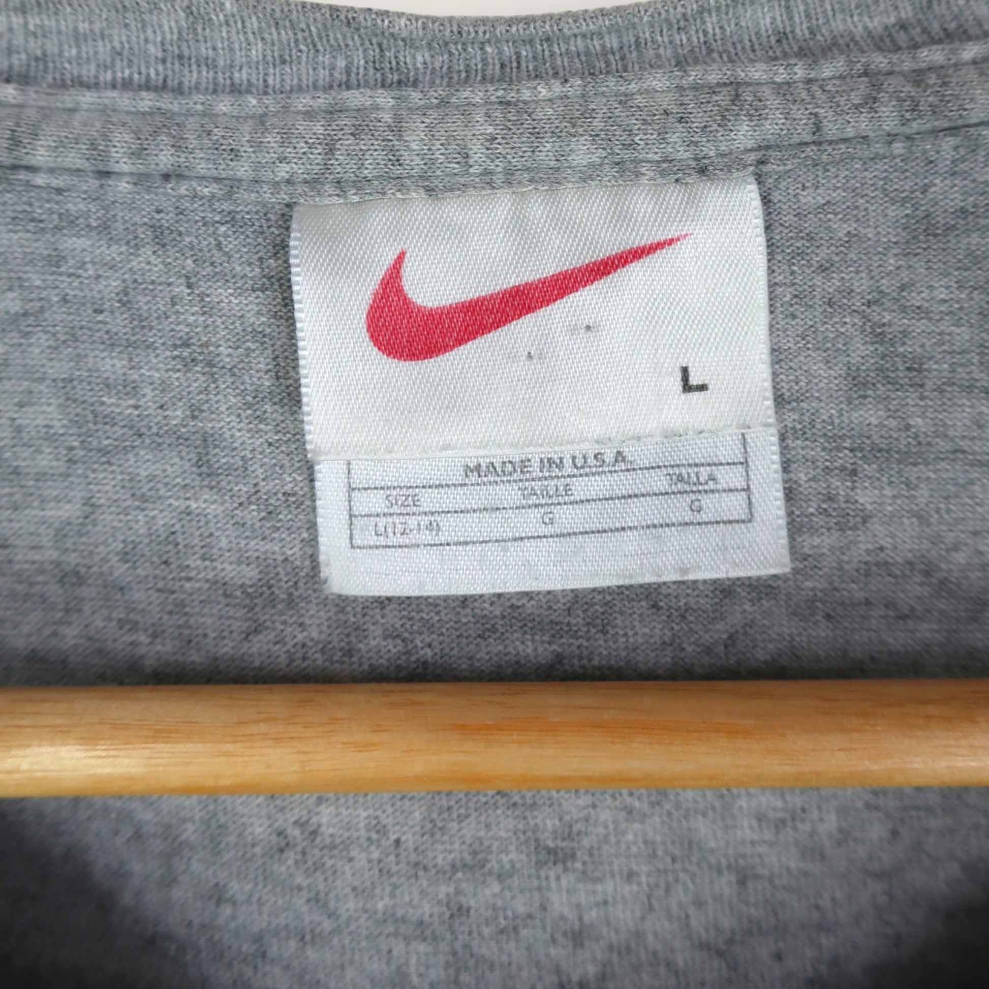 VINTAGE NIKE T-SHIRT - L