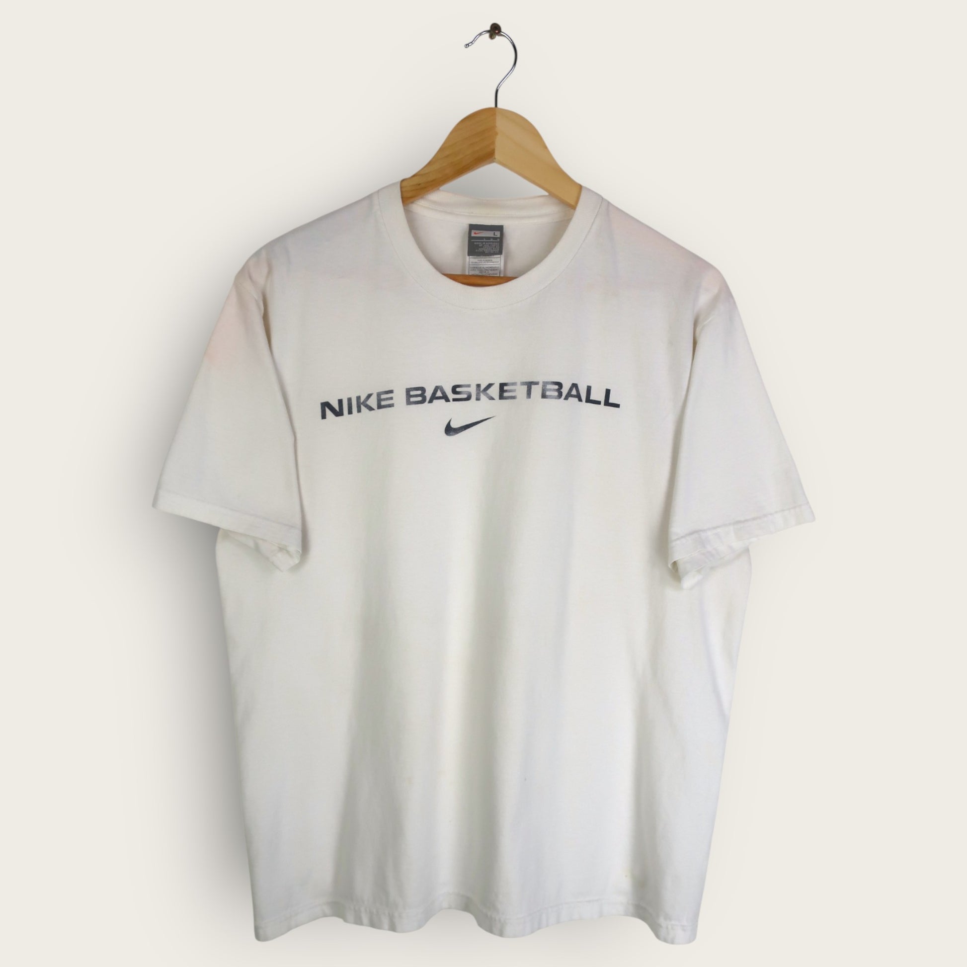 VINTAGE NIKE BASKETBALL T-SHIRT - L