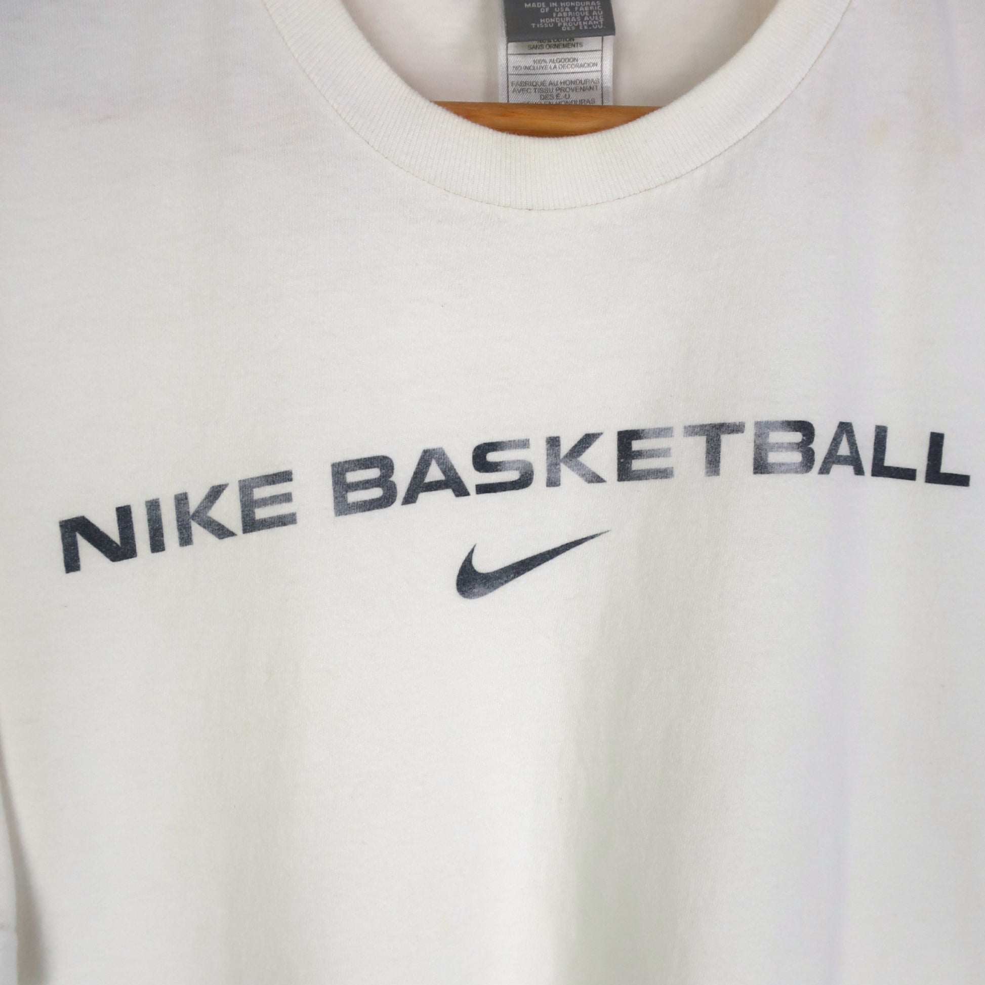 VINTAGE NIKE BASKETBALL T-SHIRT - L