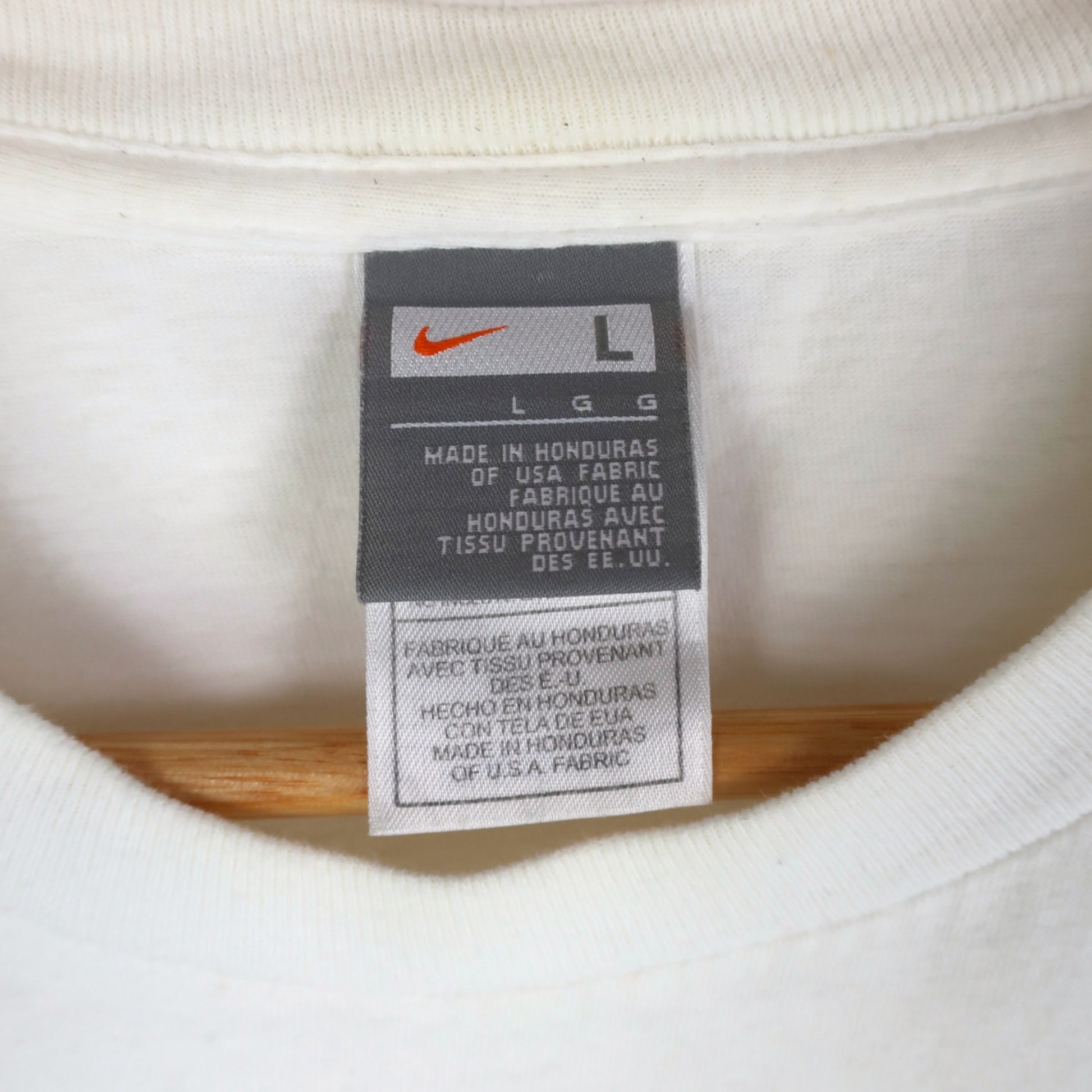 VINTAGE NIKE BASKETBALL T-SHIRT - L