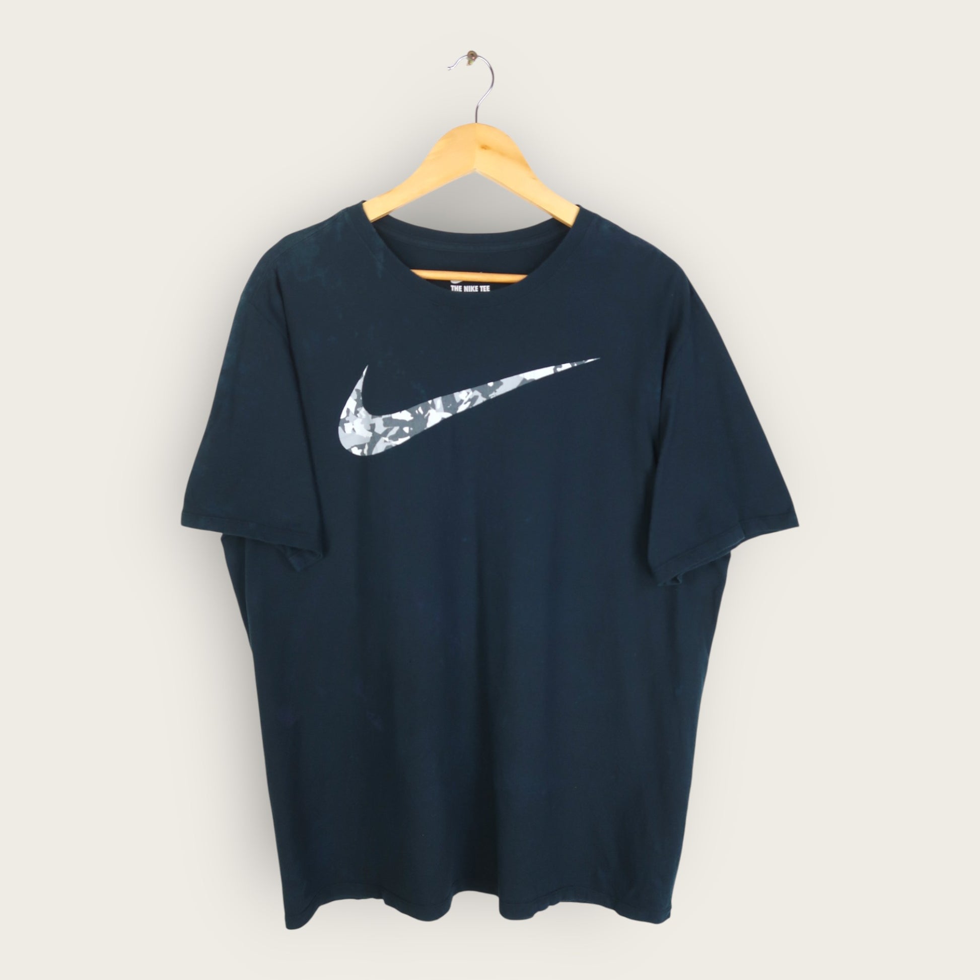 NIKE CAMO SWOOSH T-SHIRT - XL