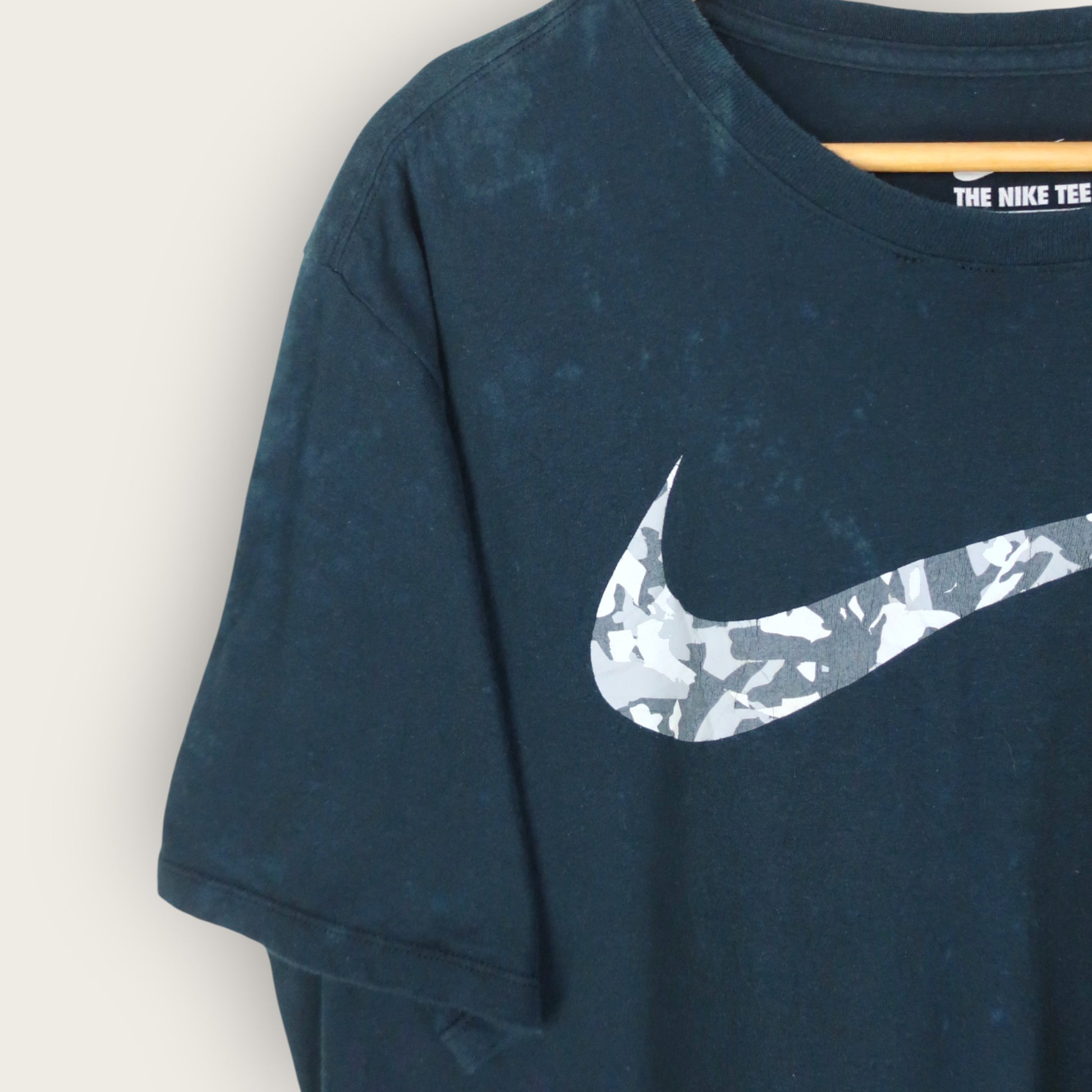 NIKE CAMO SWOOSH T-SHIRT - XL