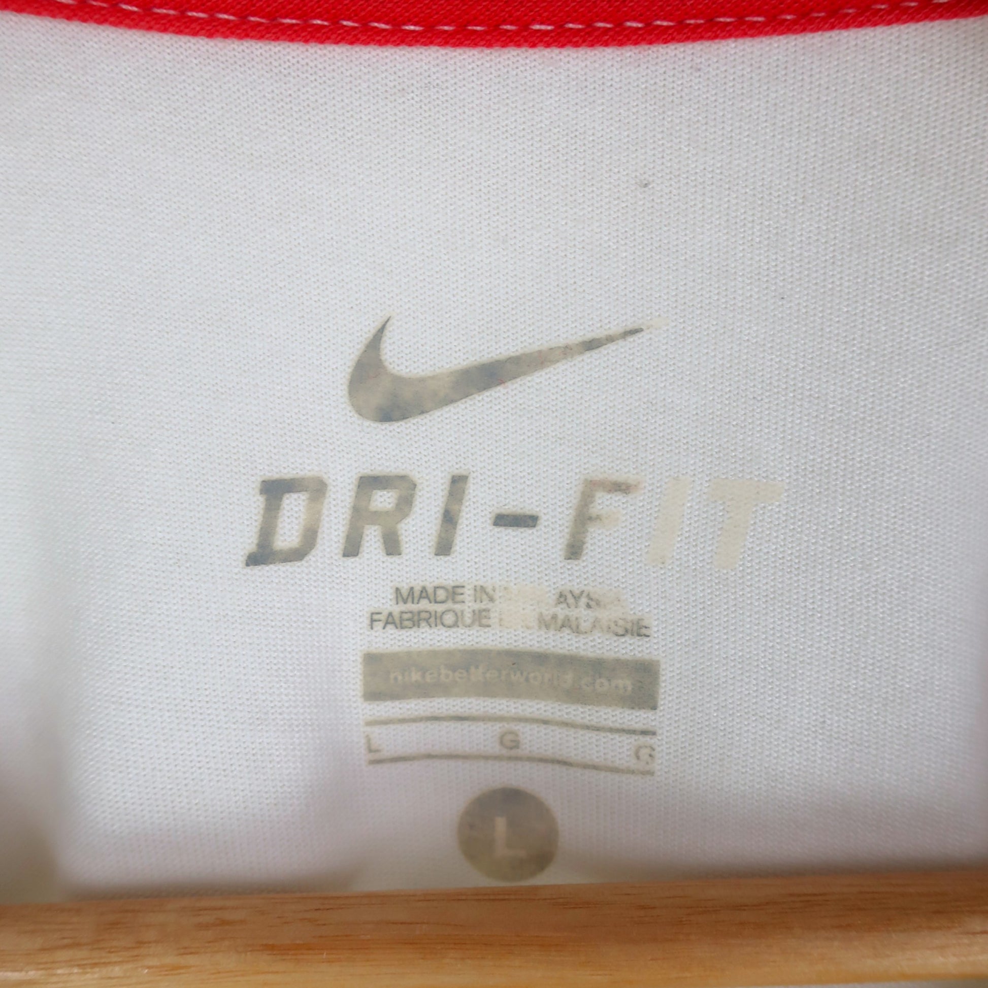NIKE "KNOW PAIN KNOW GAIN" DRI-FIT T-SHIRT - L