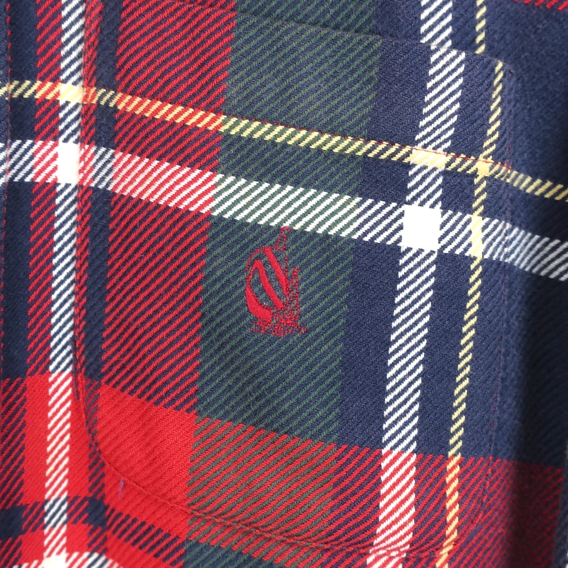 VINTAGE LONG-SLEEVE NAUTICA PLAID BUTTON-UP SHIRT - M