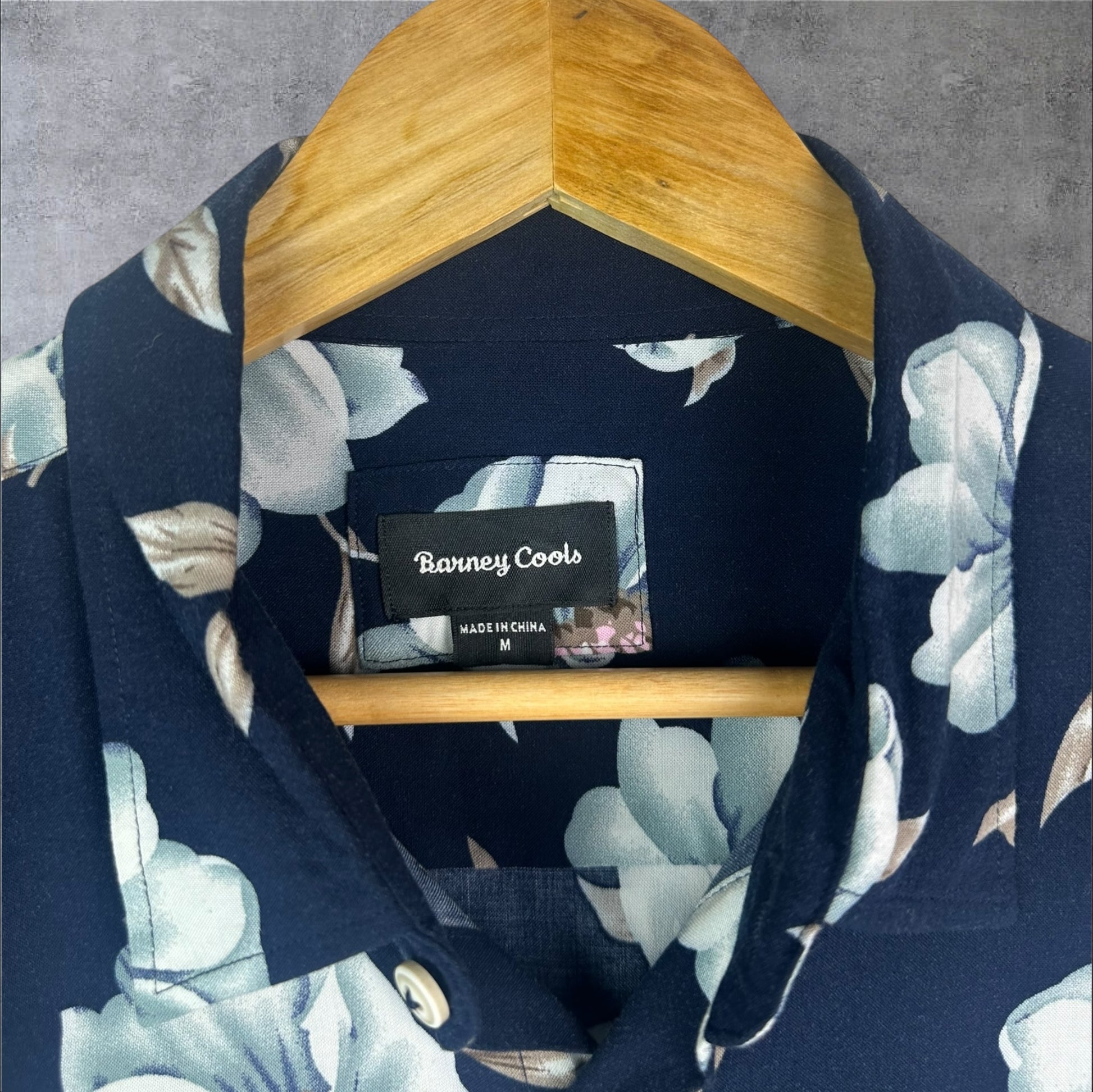 BARNEY COOLS BUTTON-UP SHIRT - M
