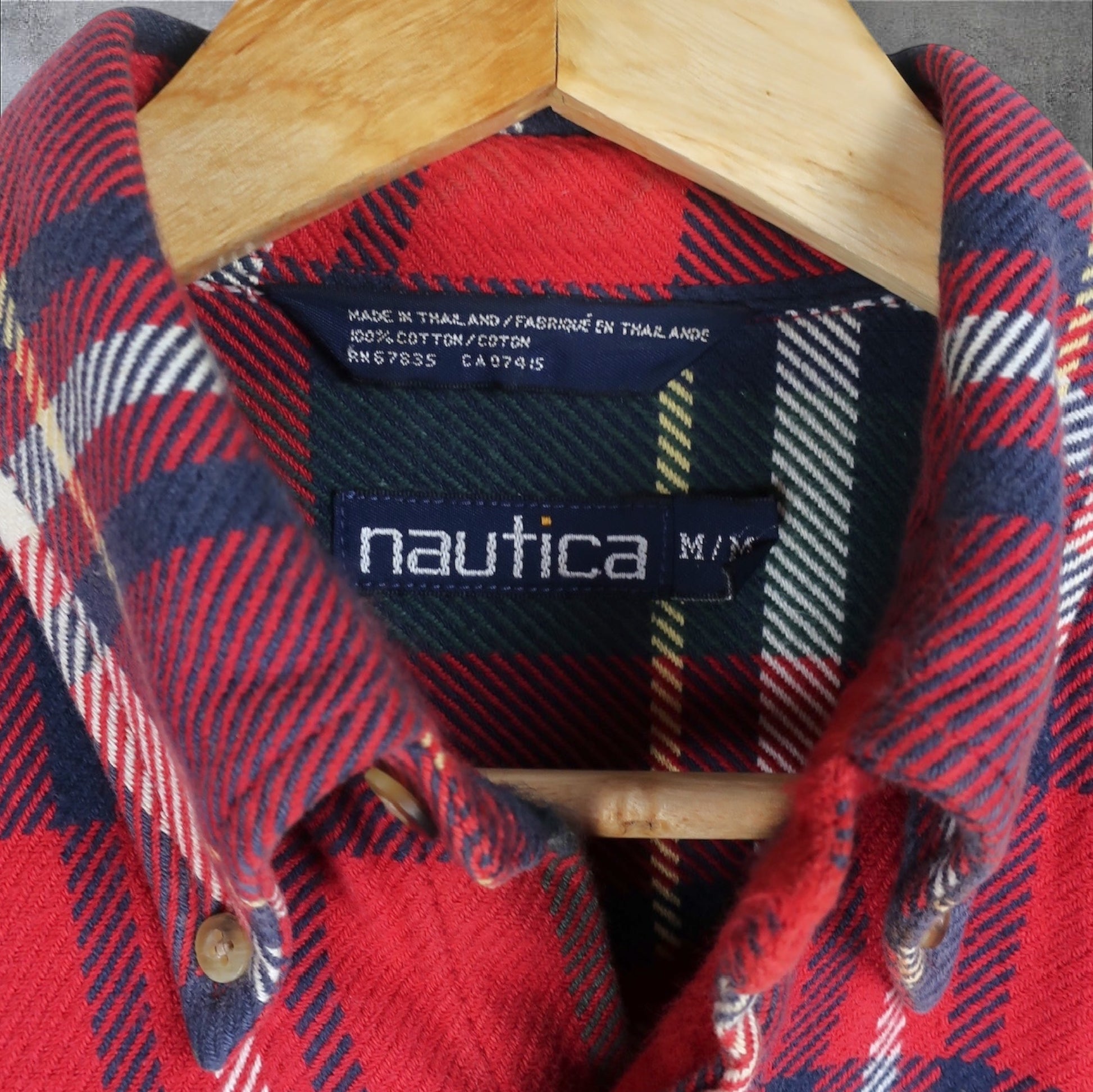 VINTAGE LONG-SLEEVE NAUTICA PLAID BUTTON-UP SHIRT - M
