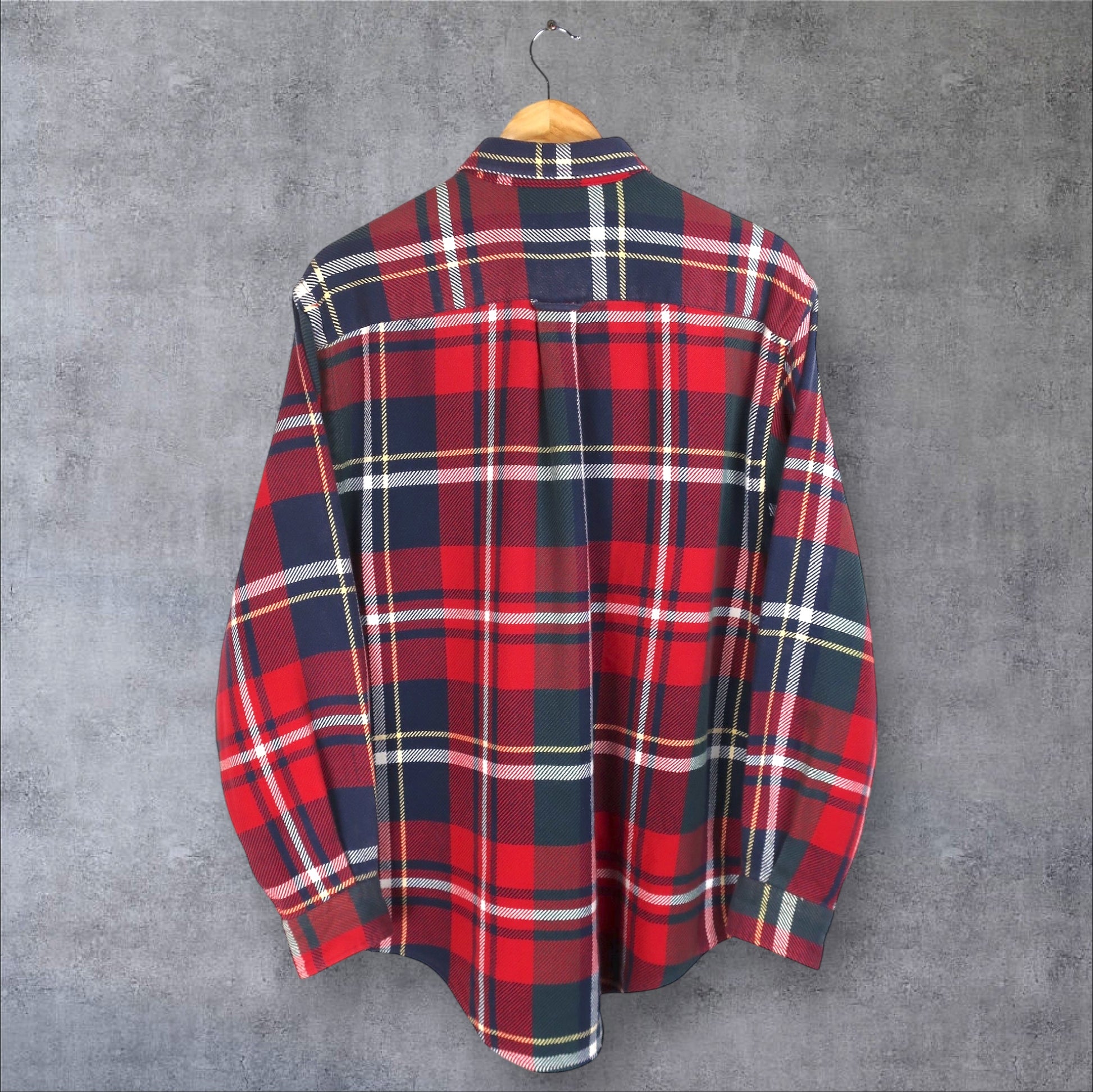 VINTAGE LONG-SLEEVE NAUTICA PLAID BUTTON-UP SHIRT - M