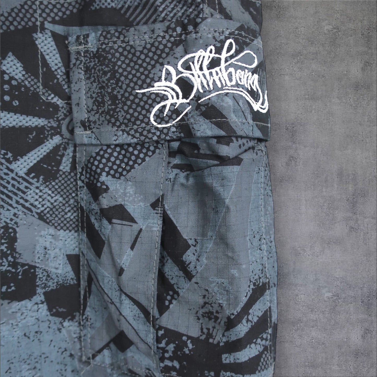 VINTAGE BILLABONG CARGO SHORTS - 38"