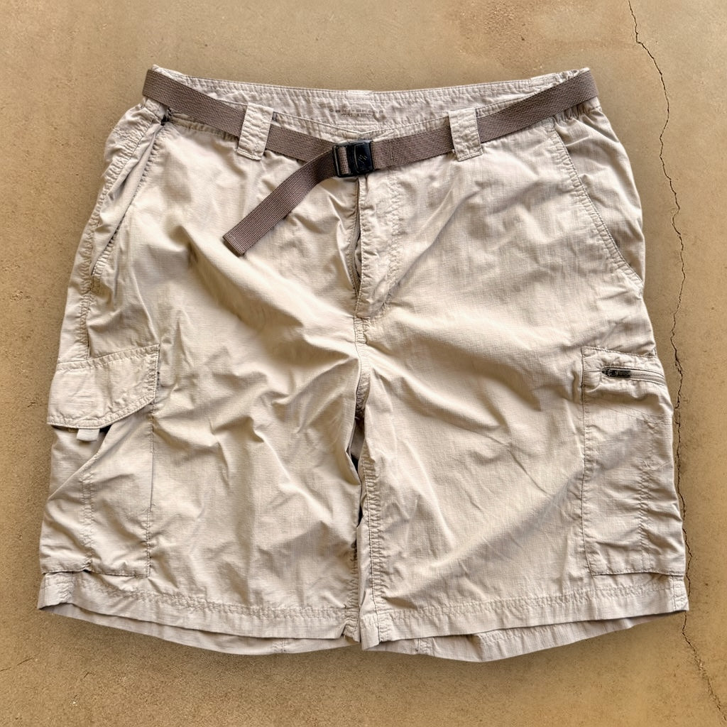 VINTAGE COLUMBIA CARGO SHORTS - 38"