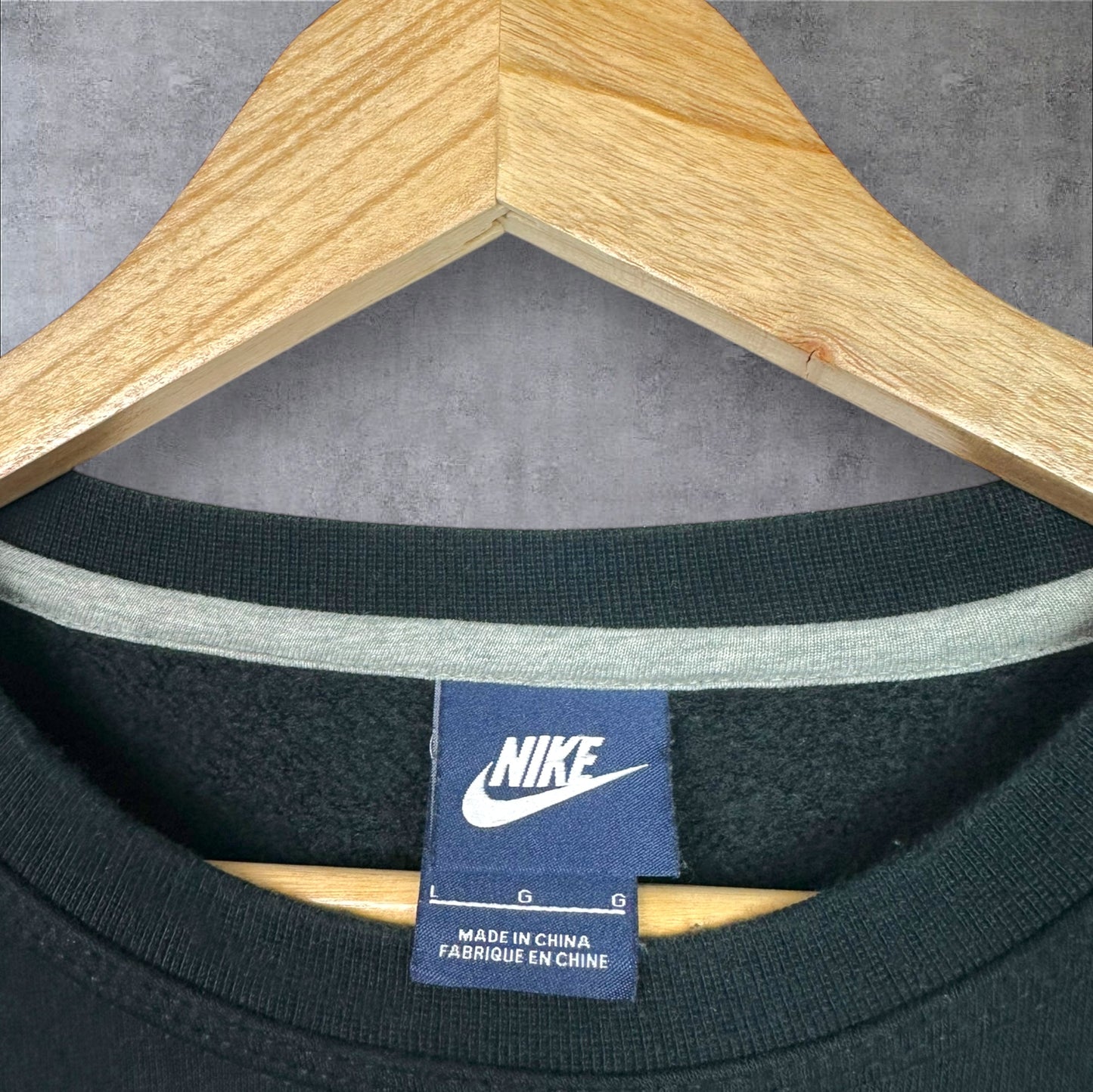 VINTAGE NIKE SWEATER - L