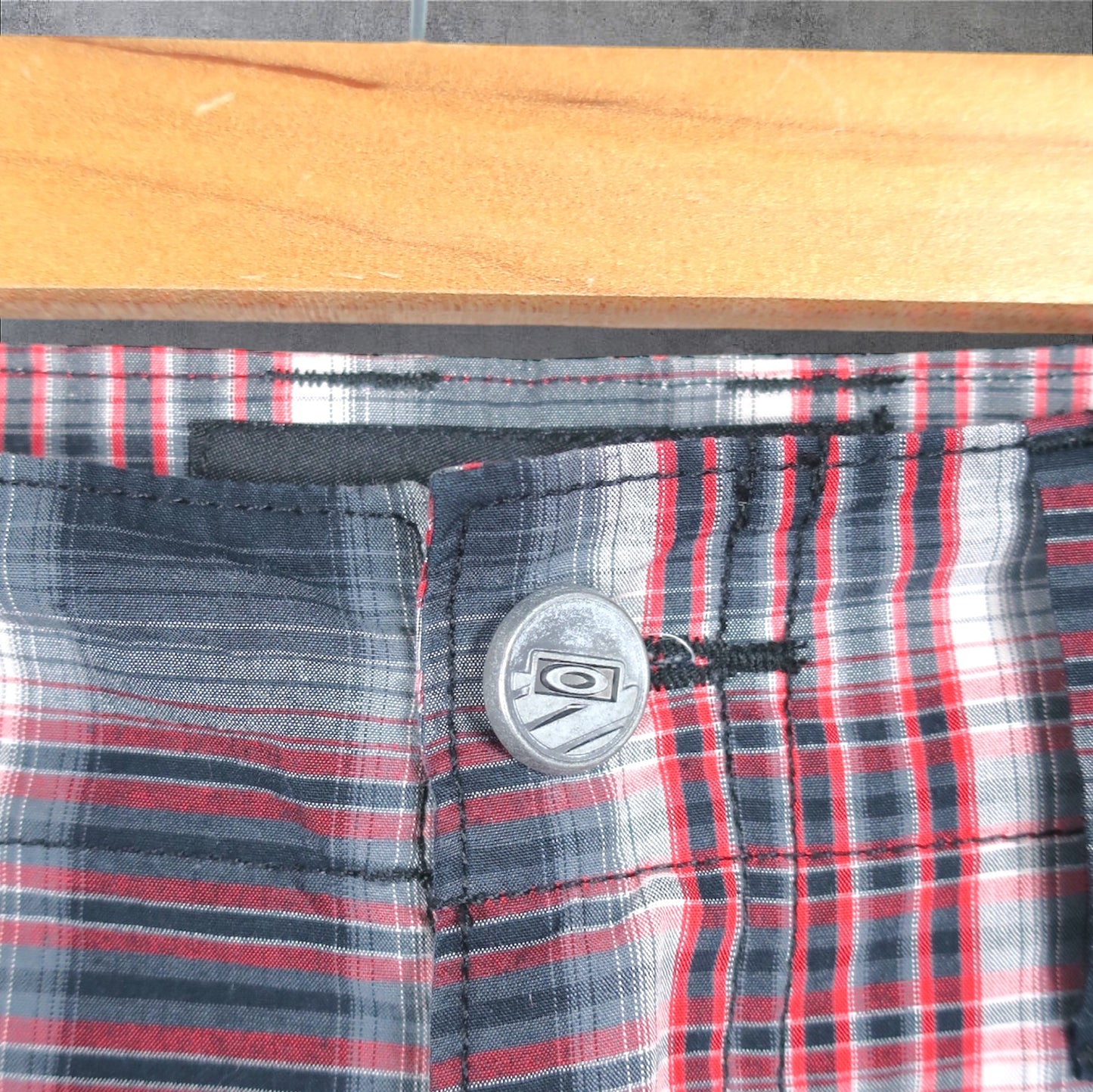 VINTAGE OAKLEY SHORTS - 32"