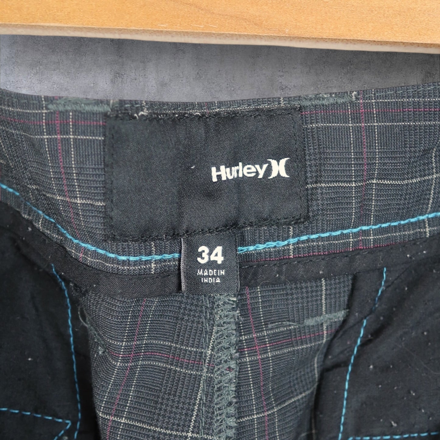 VINTAGE HURLEY SHORTS - 34"