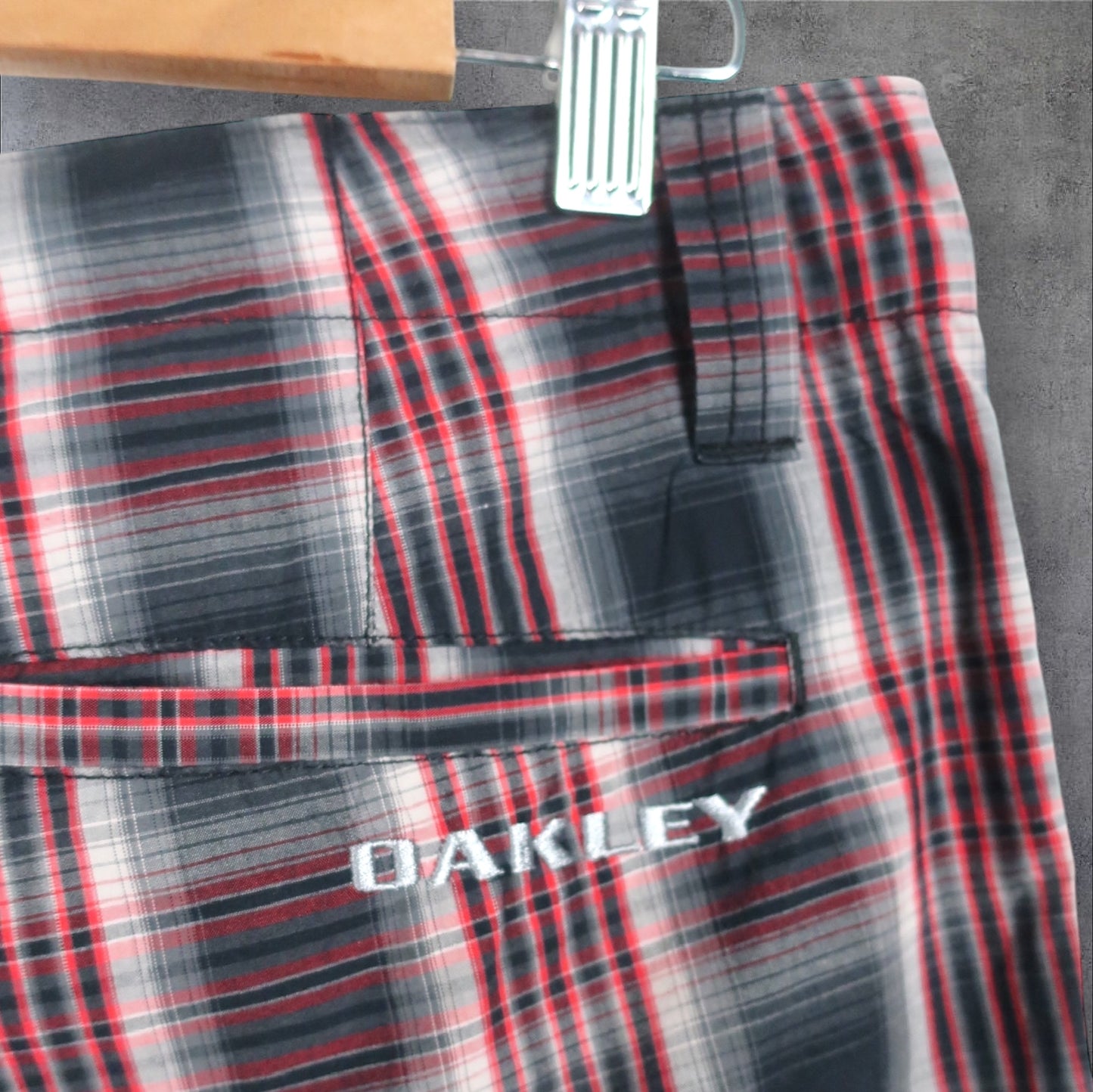 VINTAGE OAKLEY SHORTS - 32"