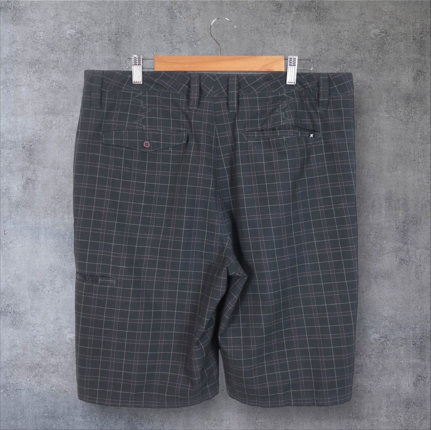 VINTAGE HURLEY SHORTS - 34"