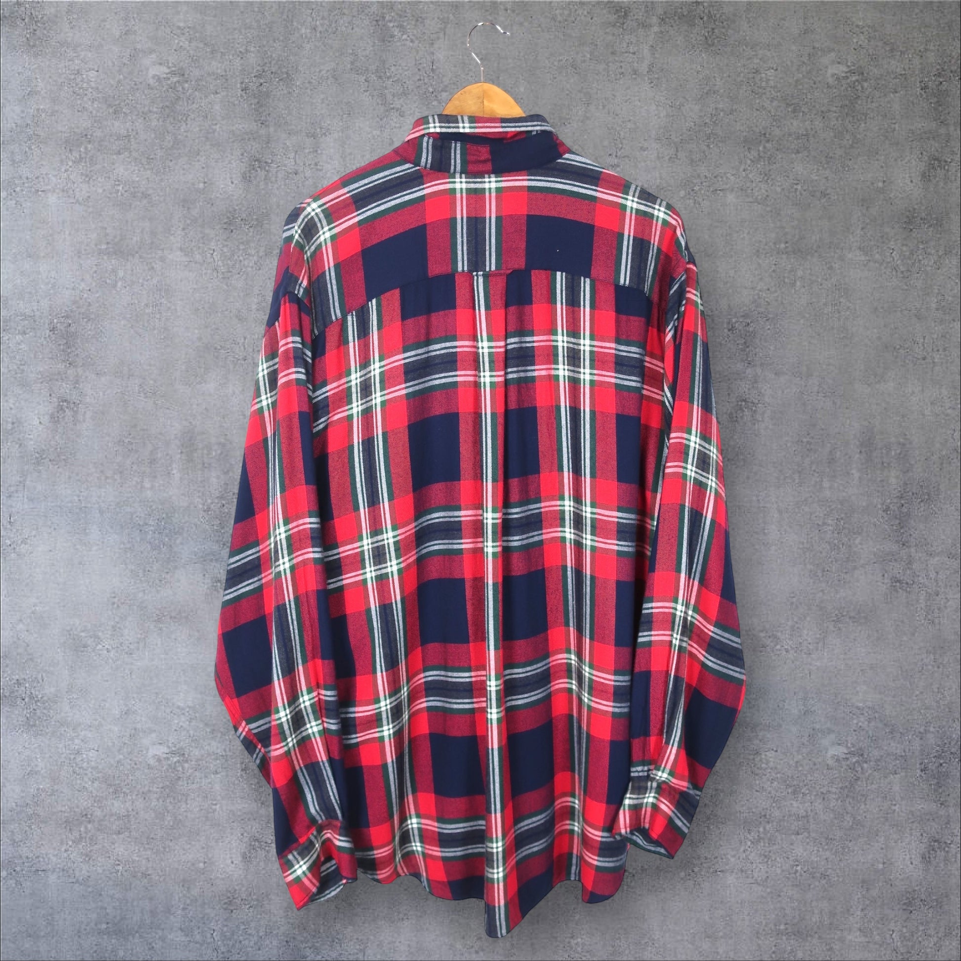 VINTAGE LONG-SLEEVE NAUTICA PLAID BUTTON-UP SHIRT - L/XL