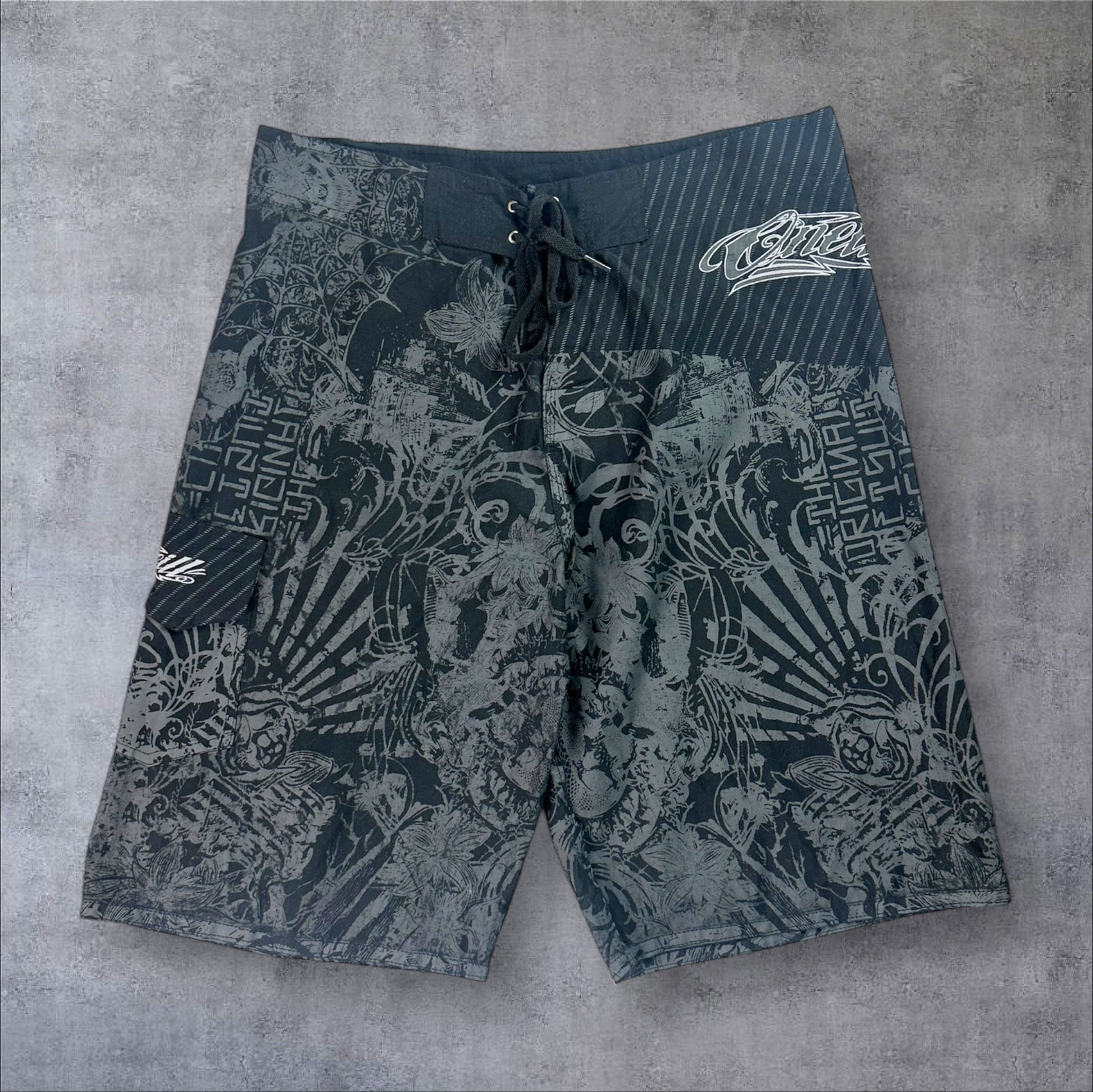 VINTAGE O'NEILL BOARD SHORTS - 34"