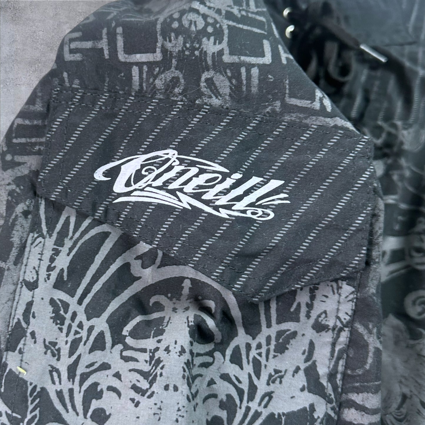 VINTAGE O'NEILL BOARD SHORTS - 34"