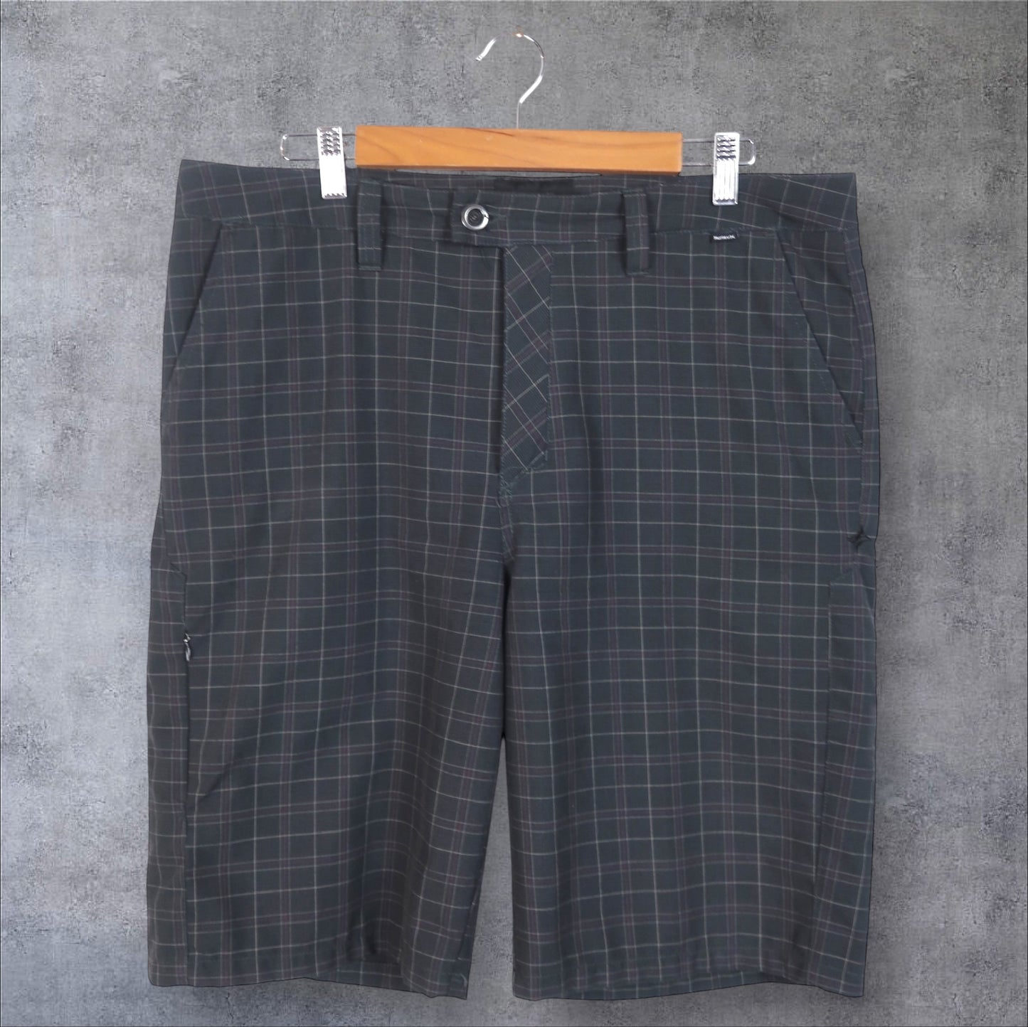 VINTAGE HURLEY SHORTS - 34"