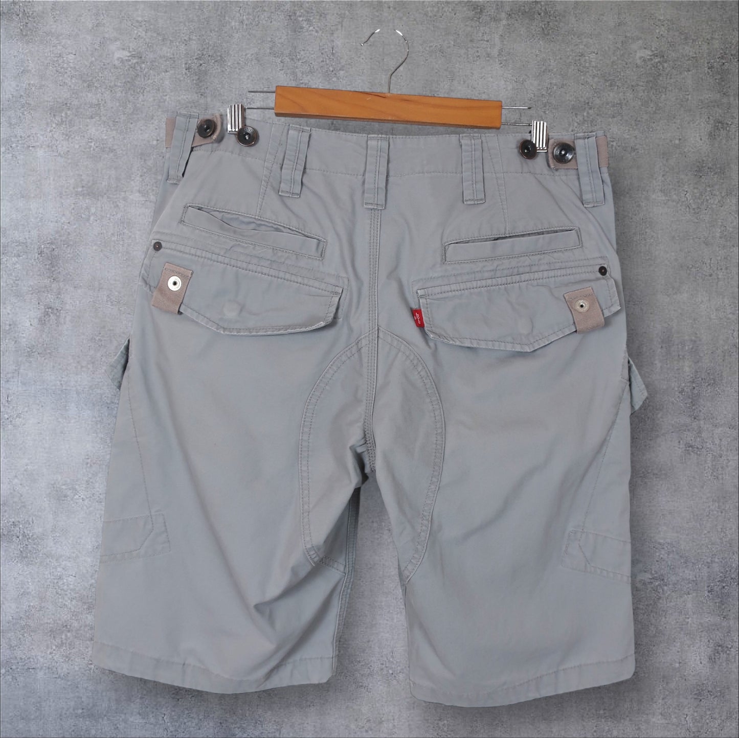 VINTAGE LEVI'S CARGO SHORTS - 34"