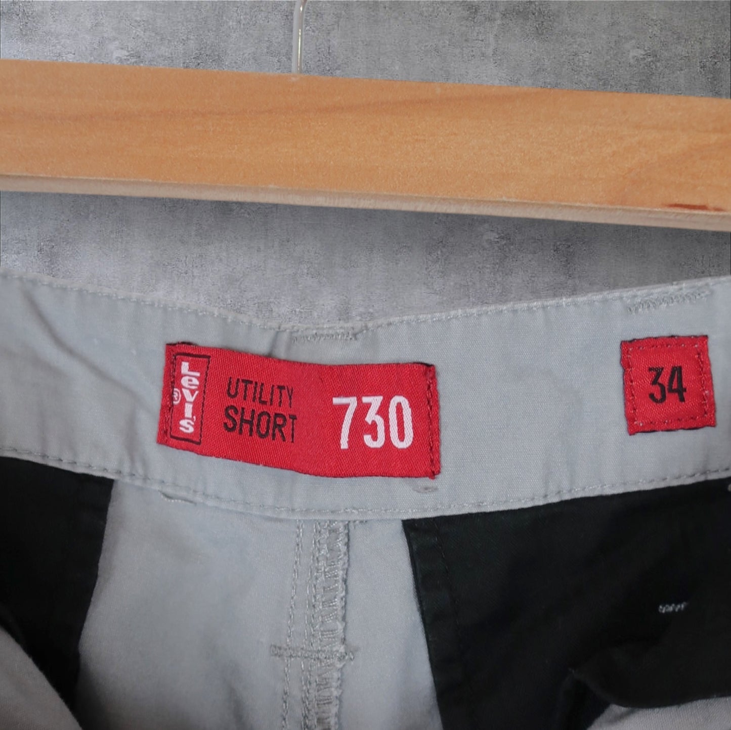 VINTAGE LEVI'S CARGO SHORTS - 34"