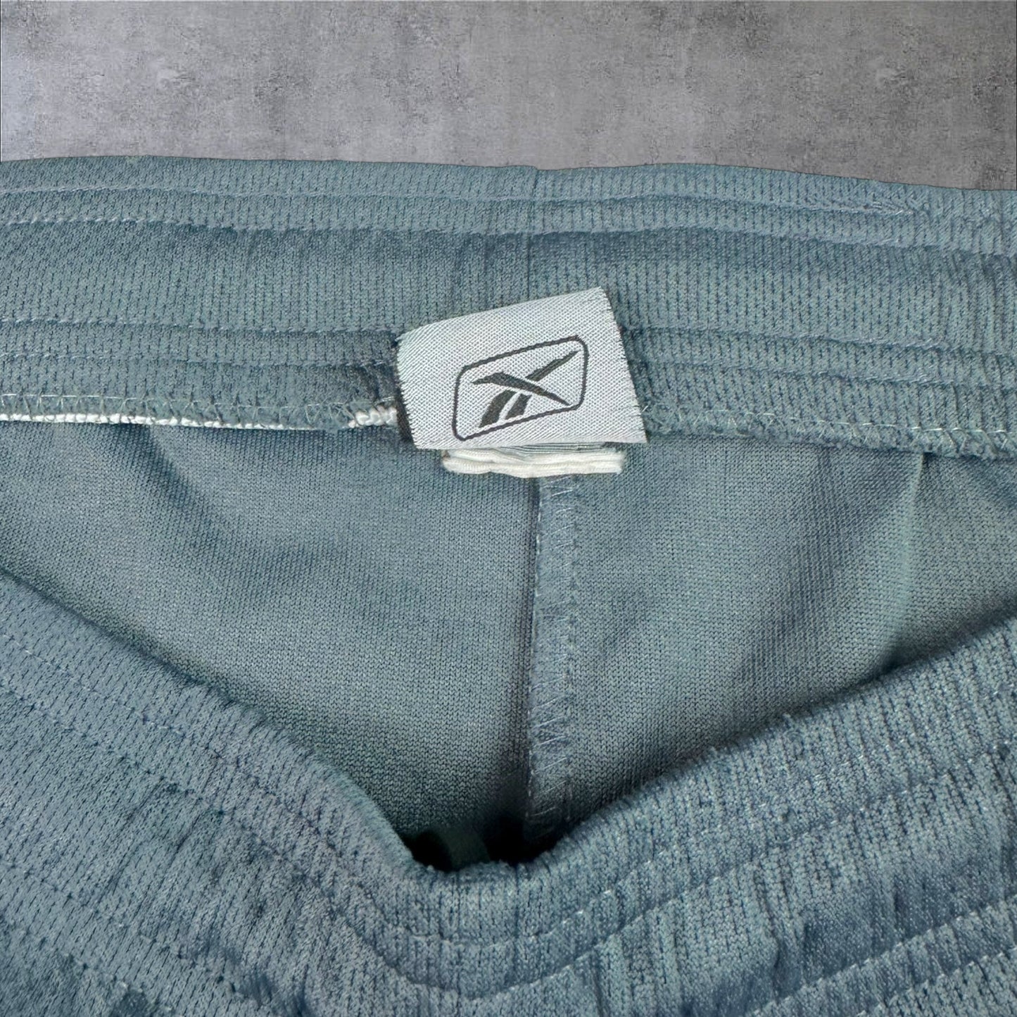 VINTAGE REEBOK TRACK SHORTS - L/XL