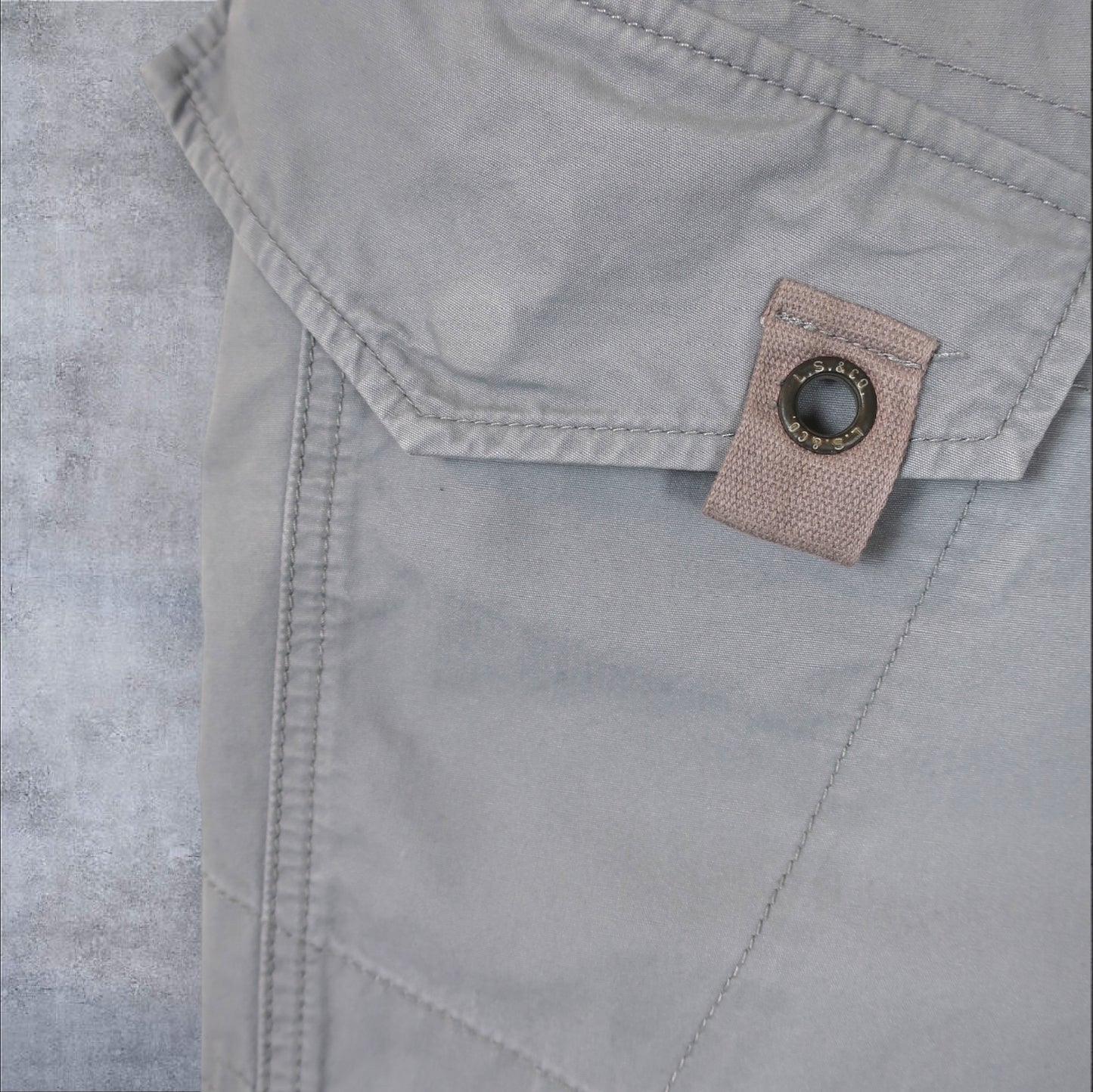 VINTAGE LEVI'S CARGO SHORTS - 34"