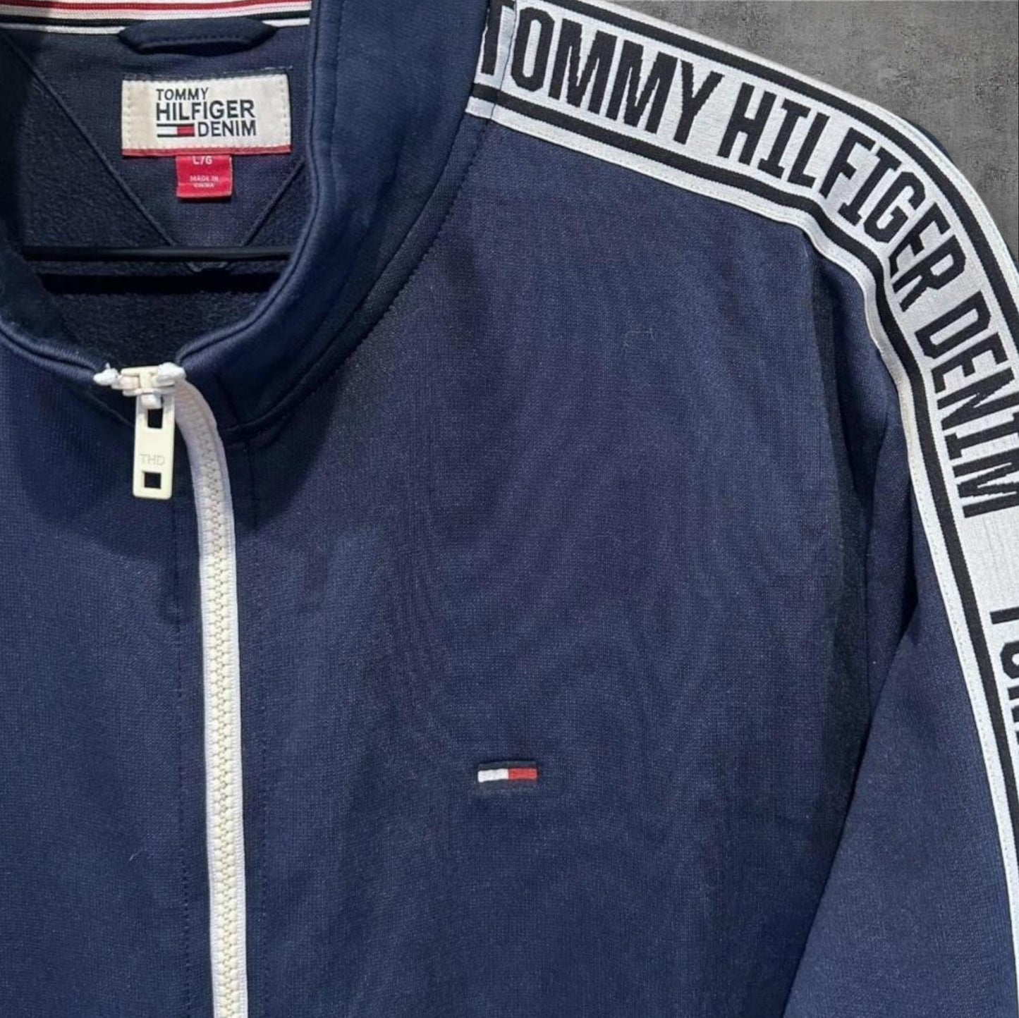 TOMMY HILFIGER JACKET - L